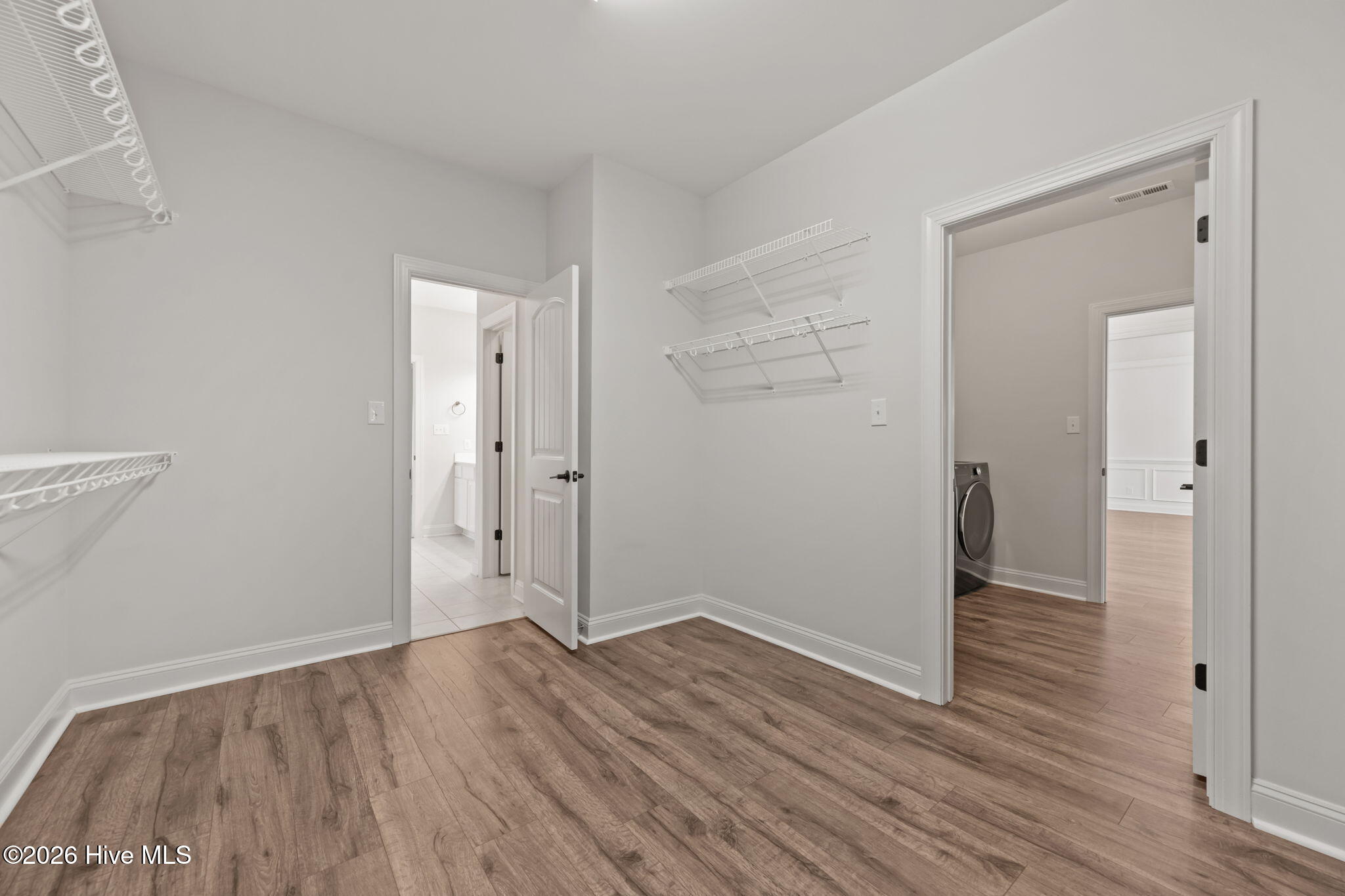 100561720 | Photo 29