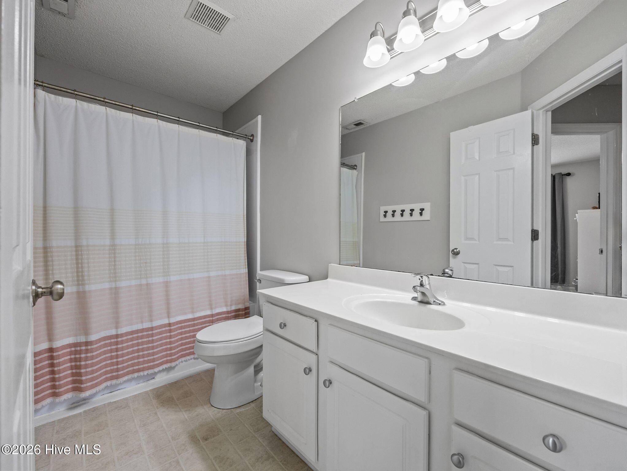 100566884 | Photo 31