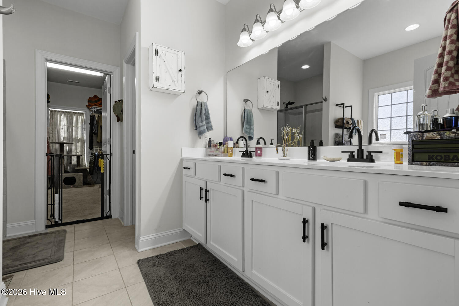 100549139 | Photo 25