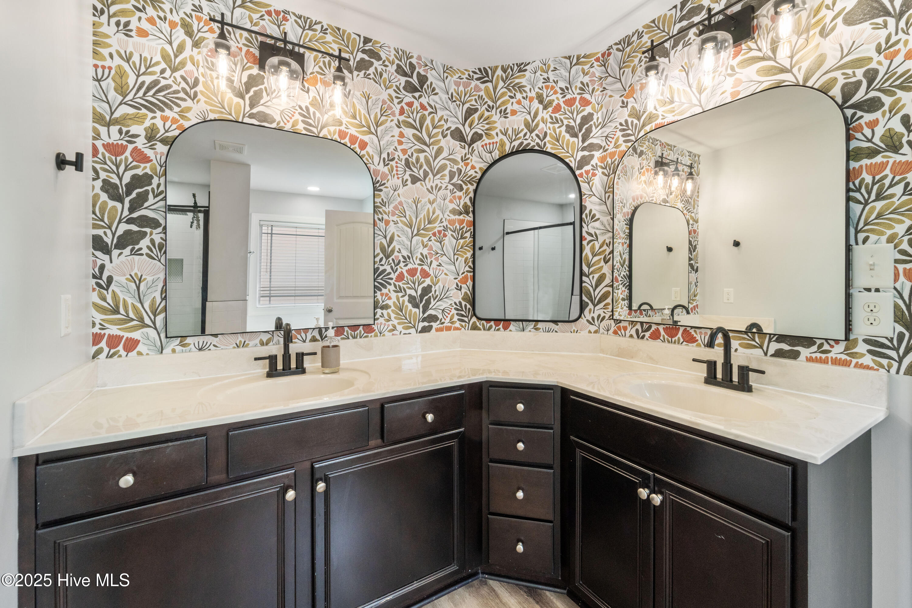 100525842 | Photo 57