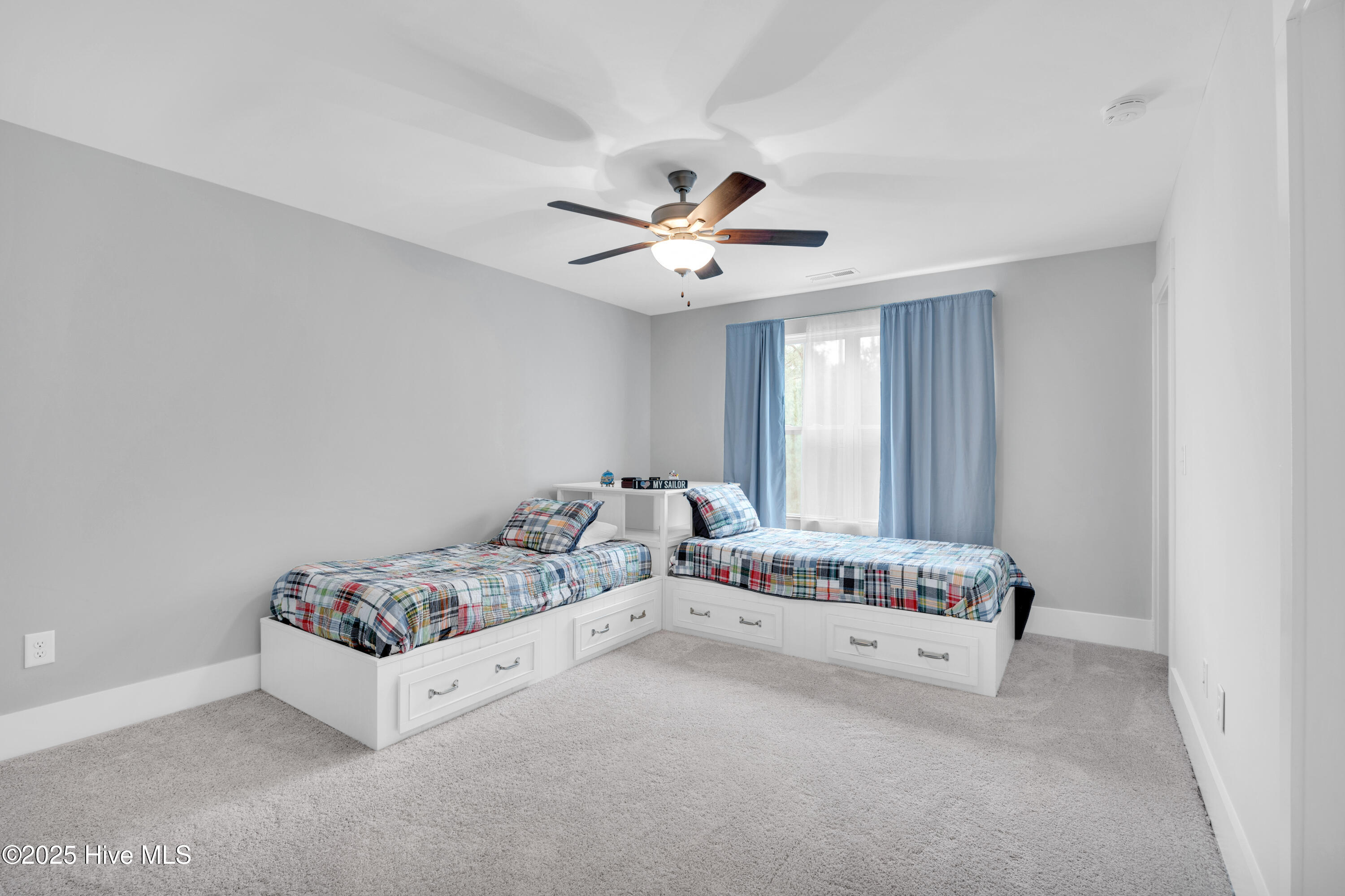 100488919 | Photo 26