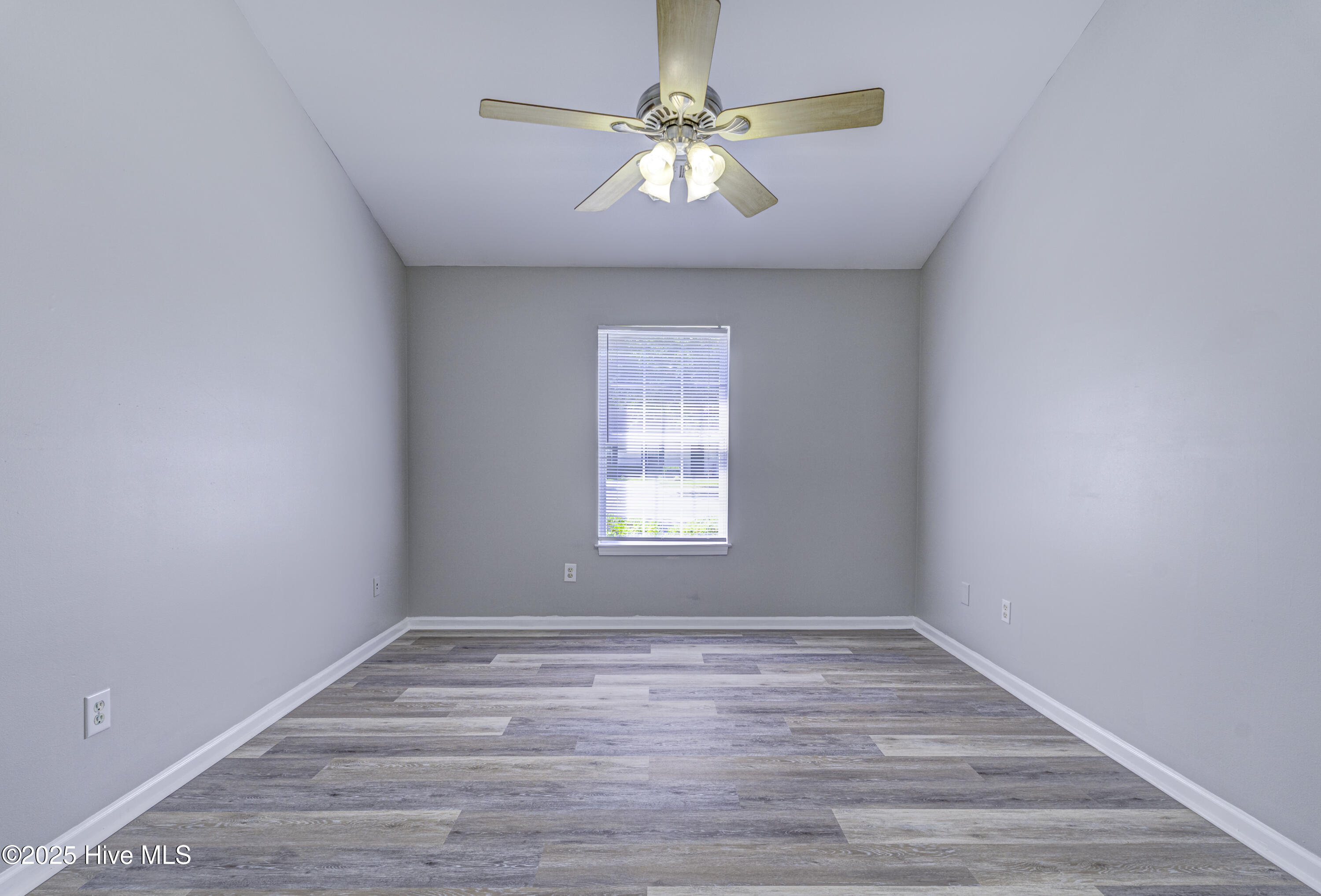 100531286 | Photo 33