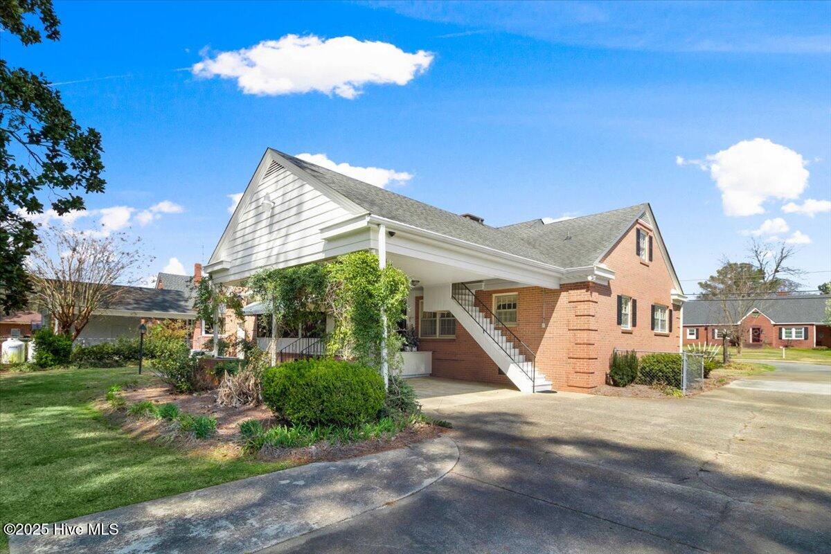 Homes for sale in Mount Olive, NC | 615 W Main St, Mount Olive, NC 28365 | MLS# 100496006