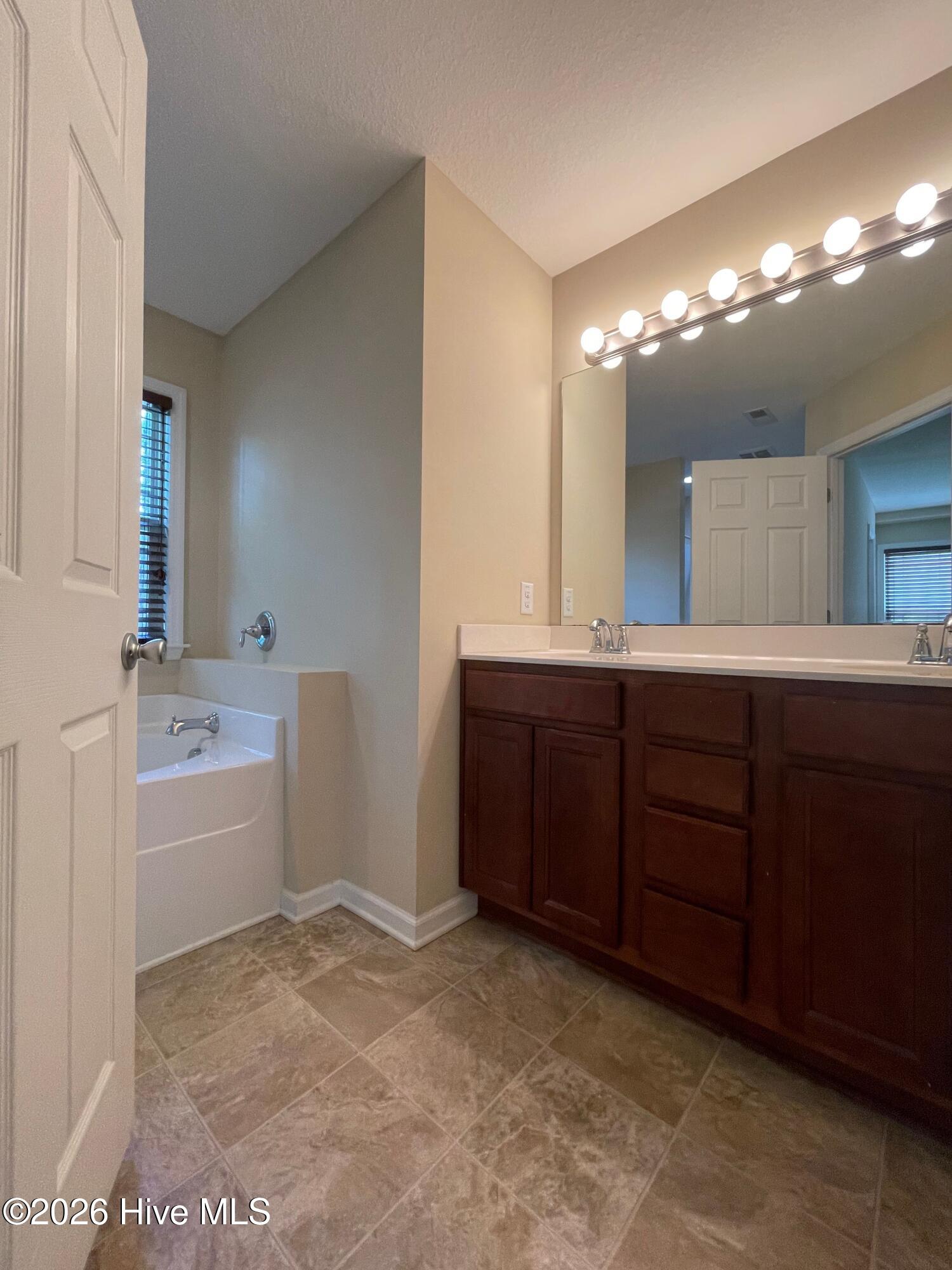 100562553 | Photo 32