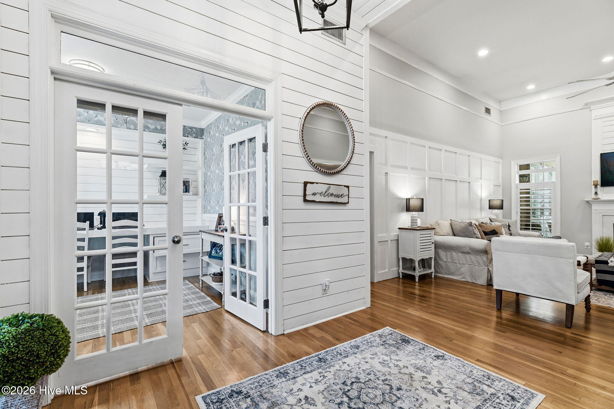 100561515 | Photo 51