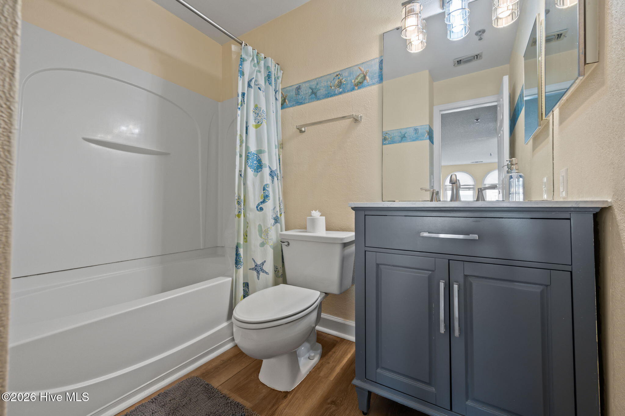 100562766 | Photo 32