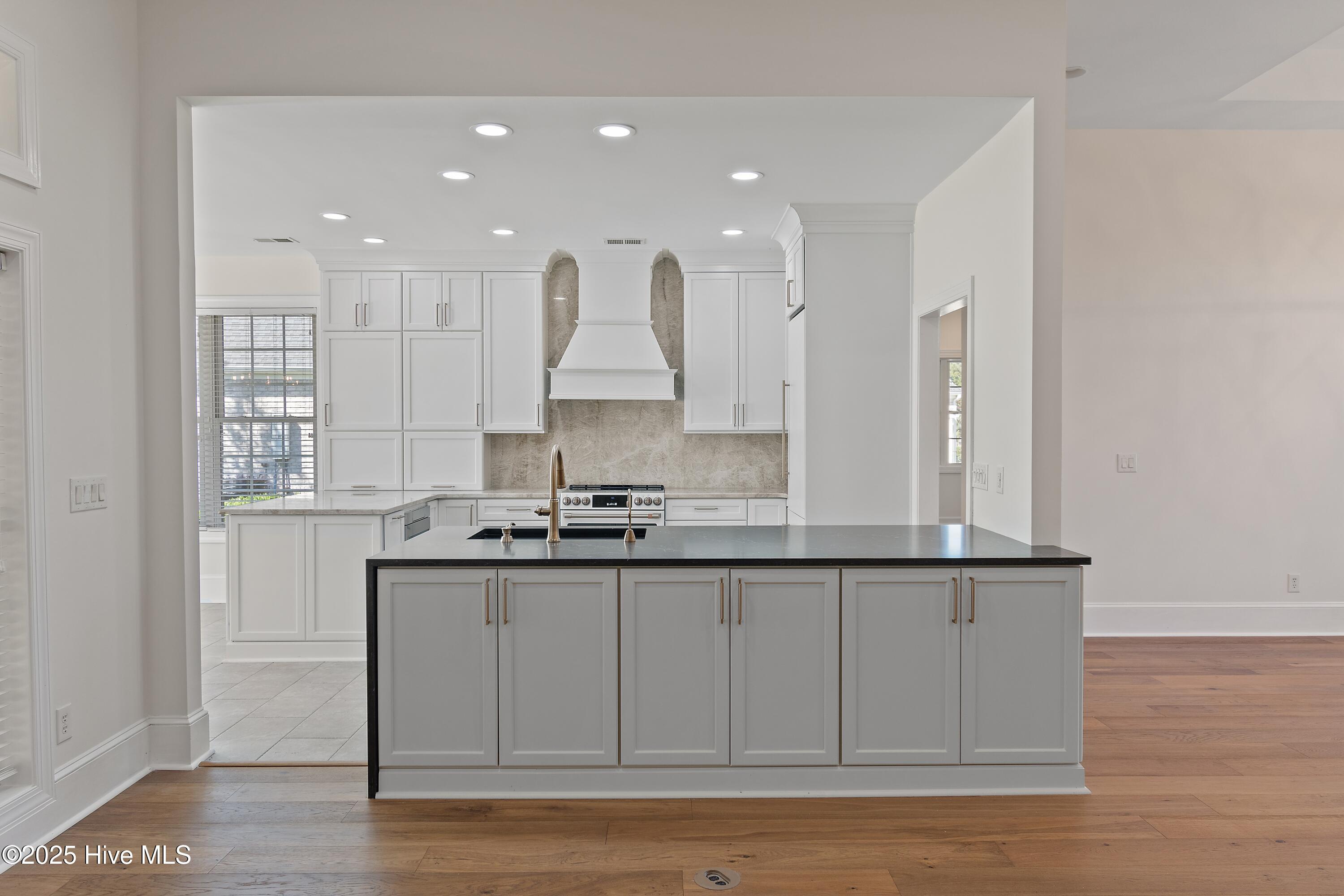 100537823 | Photo 18