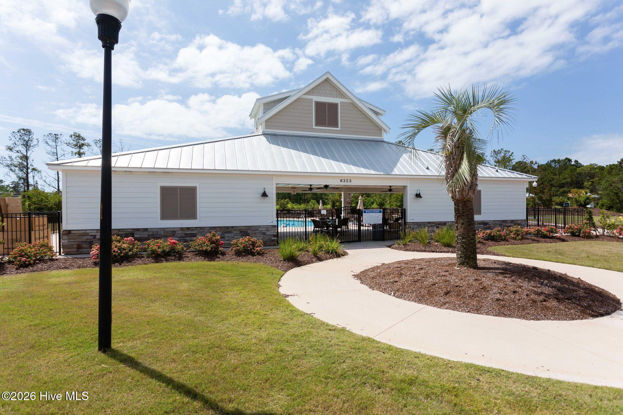 100563087 | Photo 43