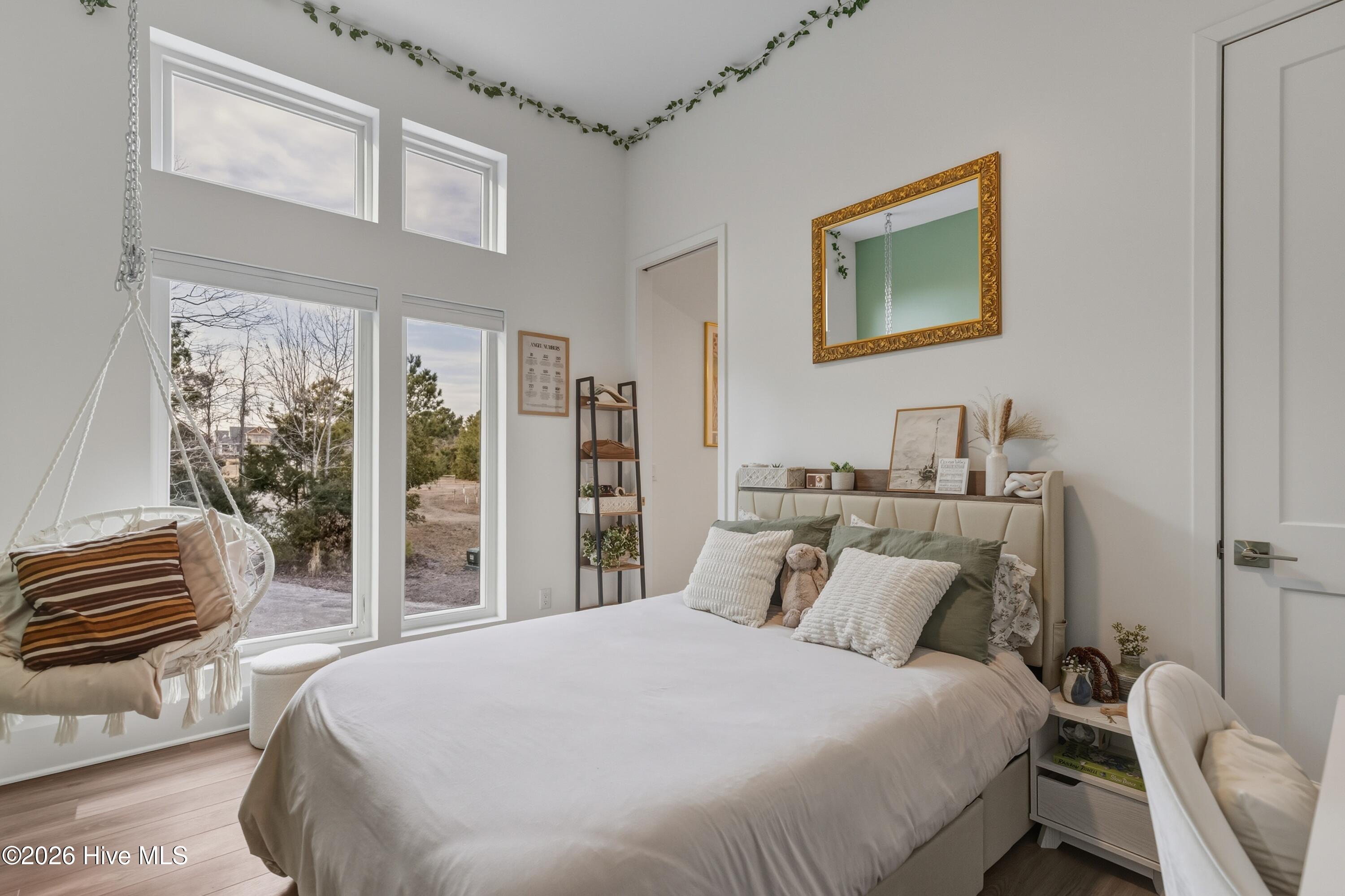 100554260 | Photo 36