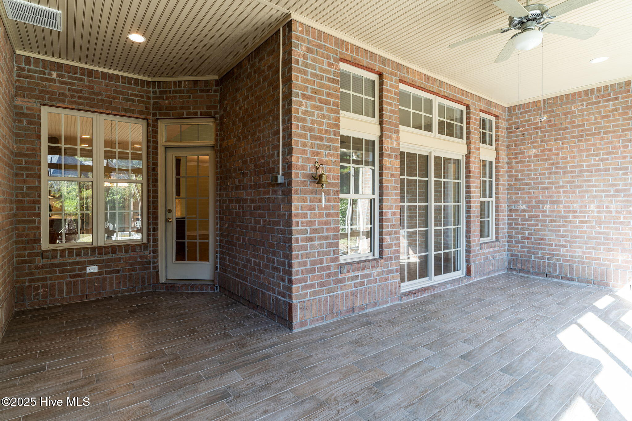 100541169 | Photo 29