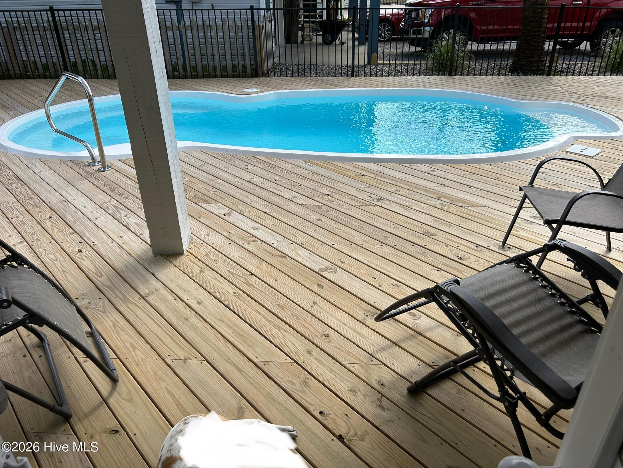 100553308 | Photo 41