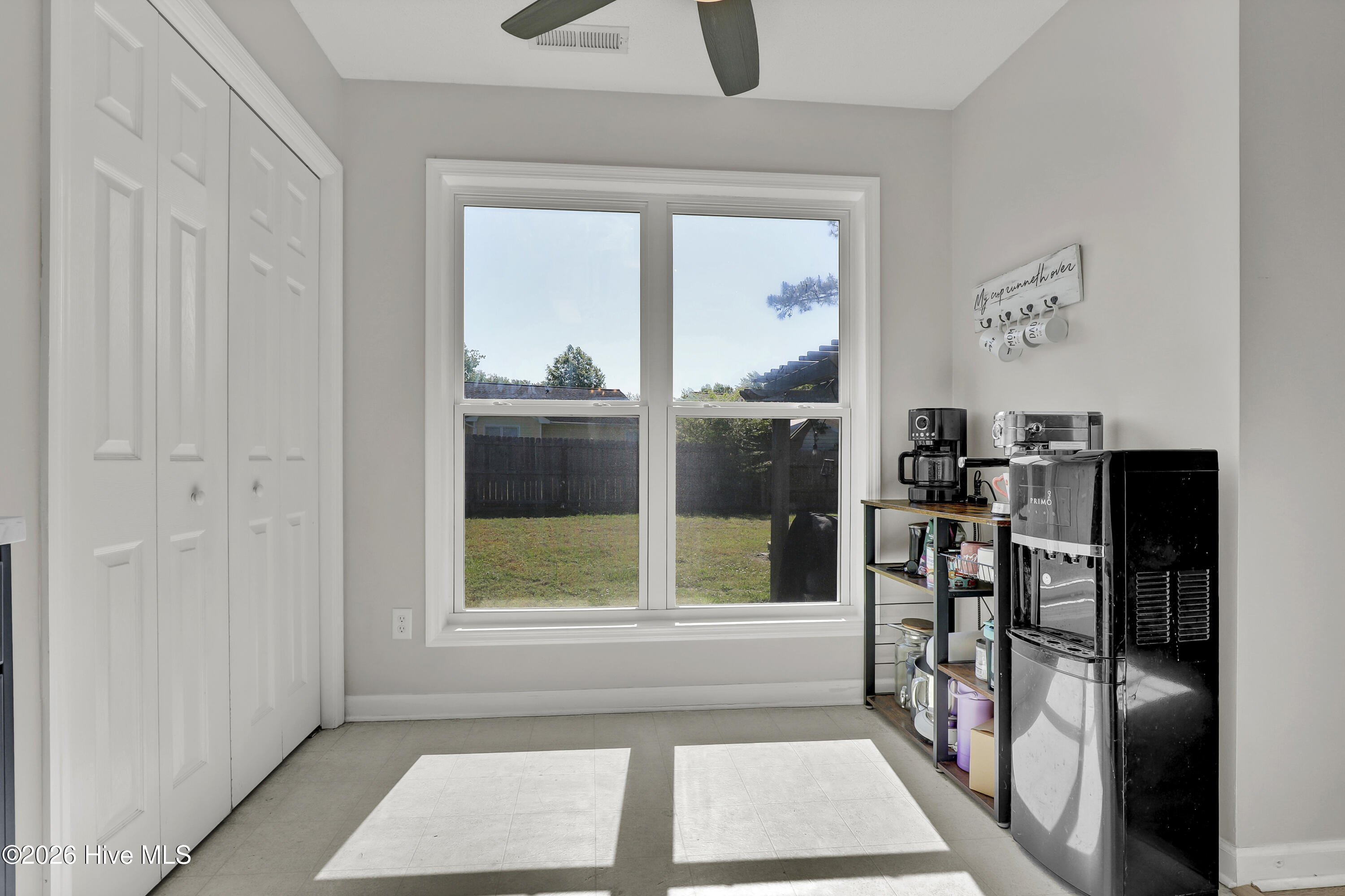 100568979 | Photo 12