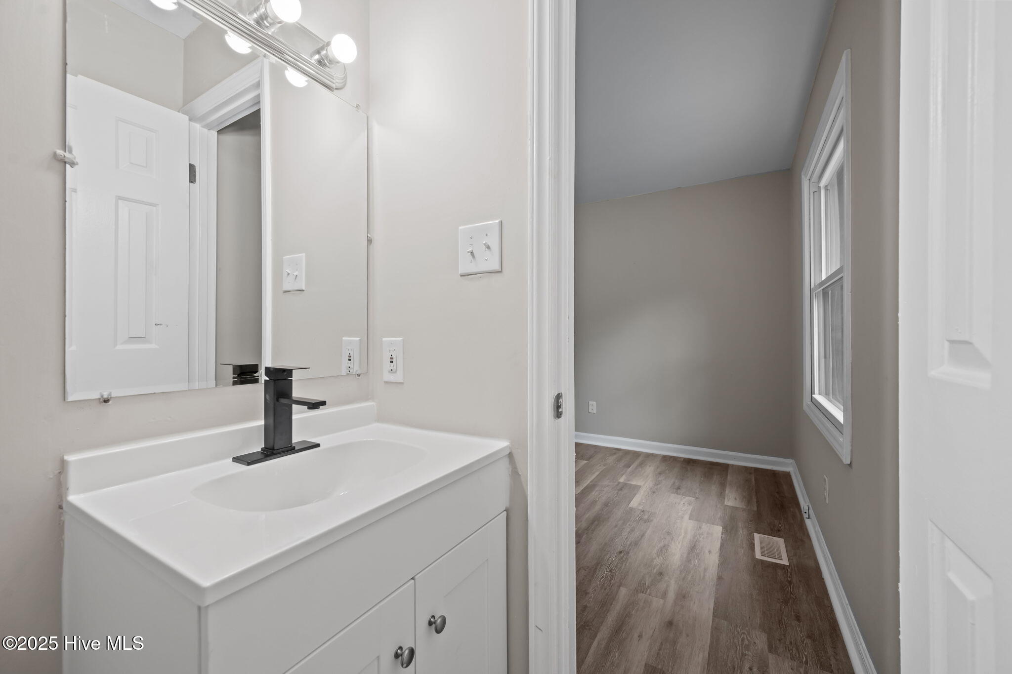 100540509 | Photo 14