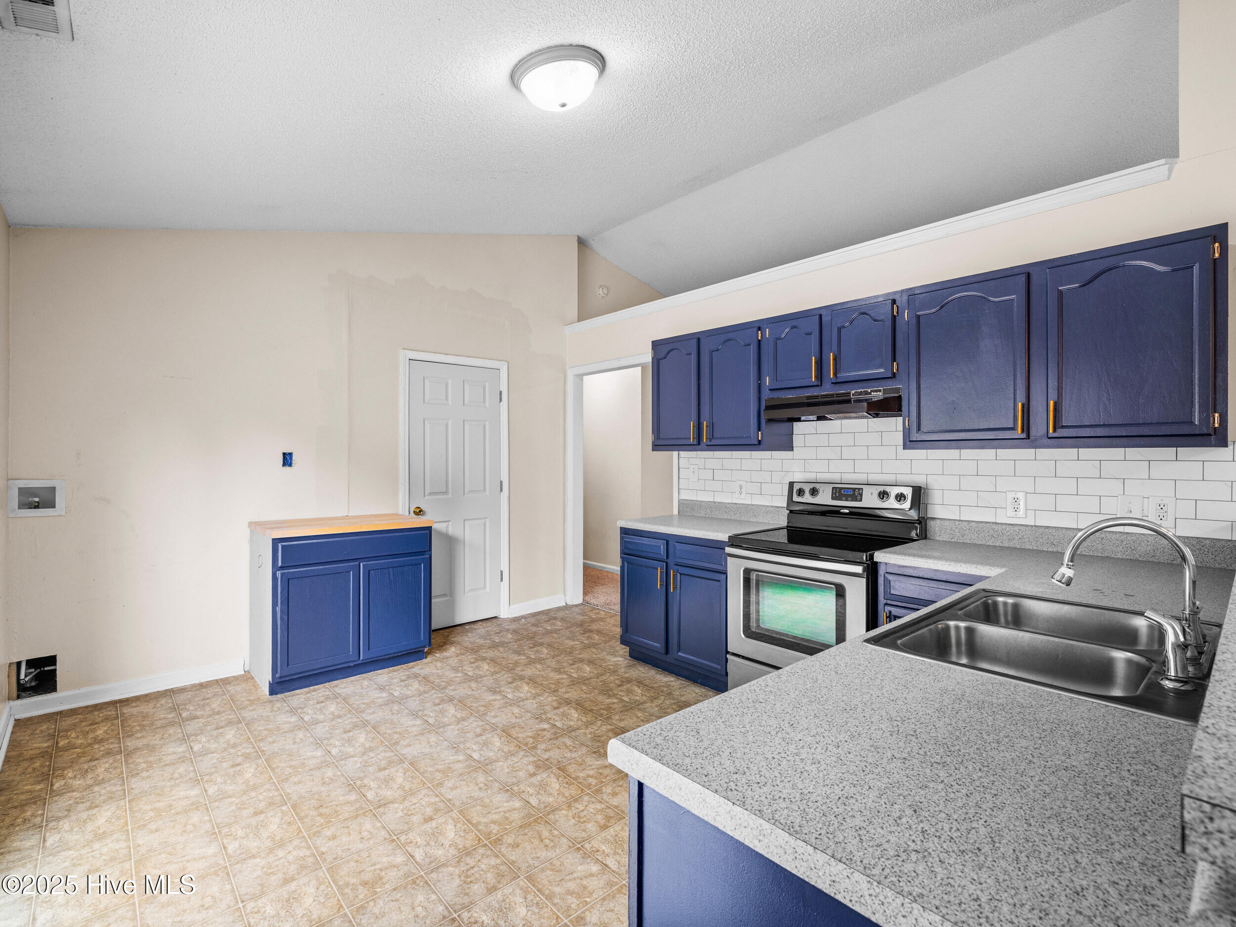 100546613 | Photo 17