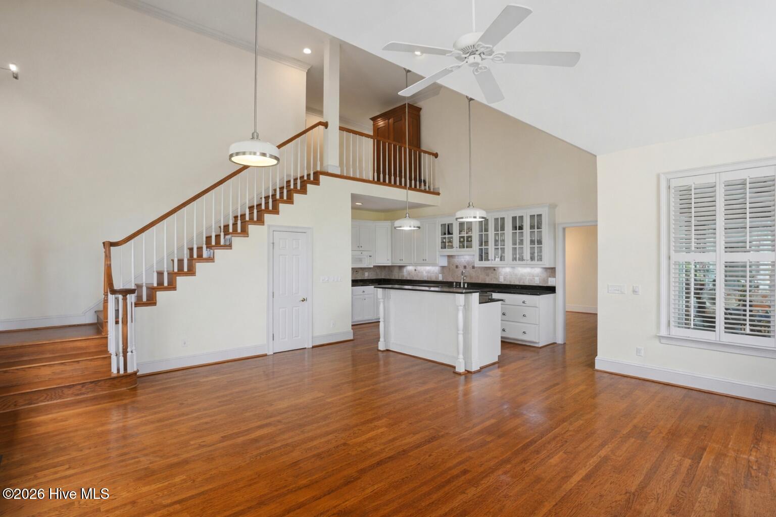 100563171 | Photo 16