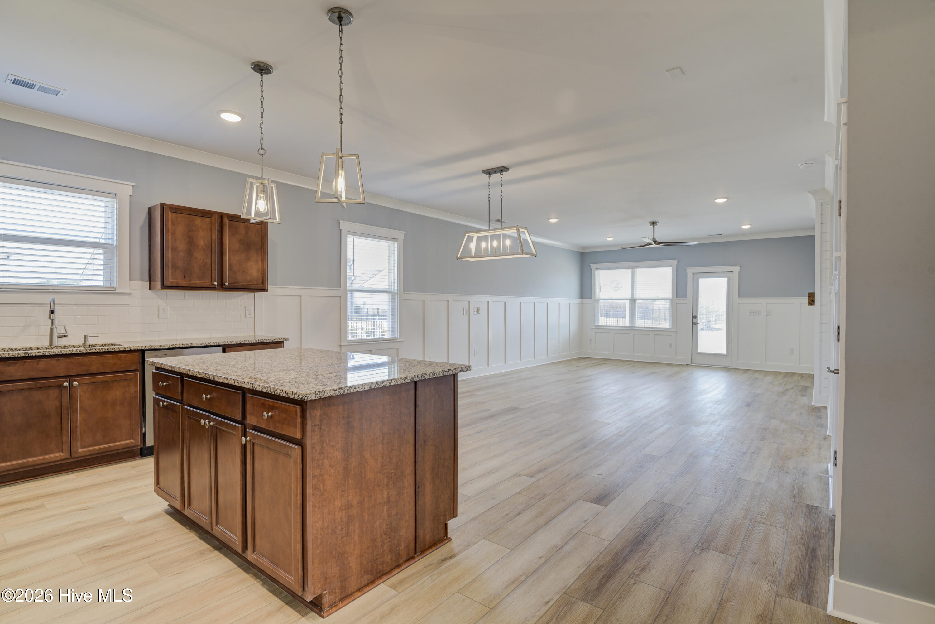 100558671 | Photo 10