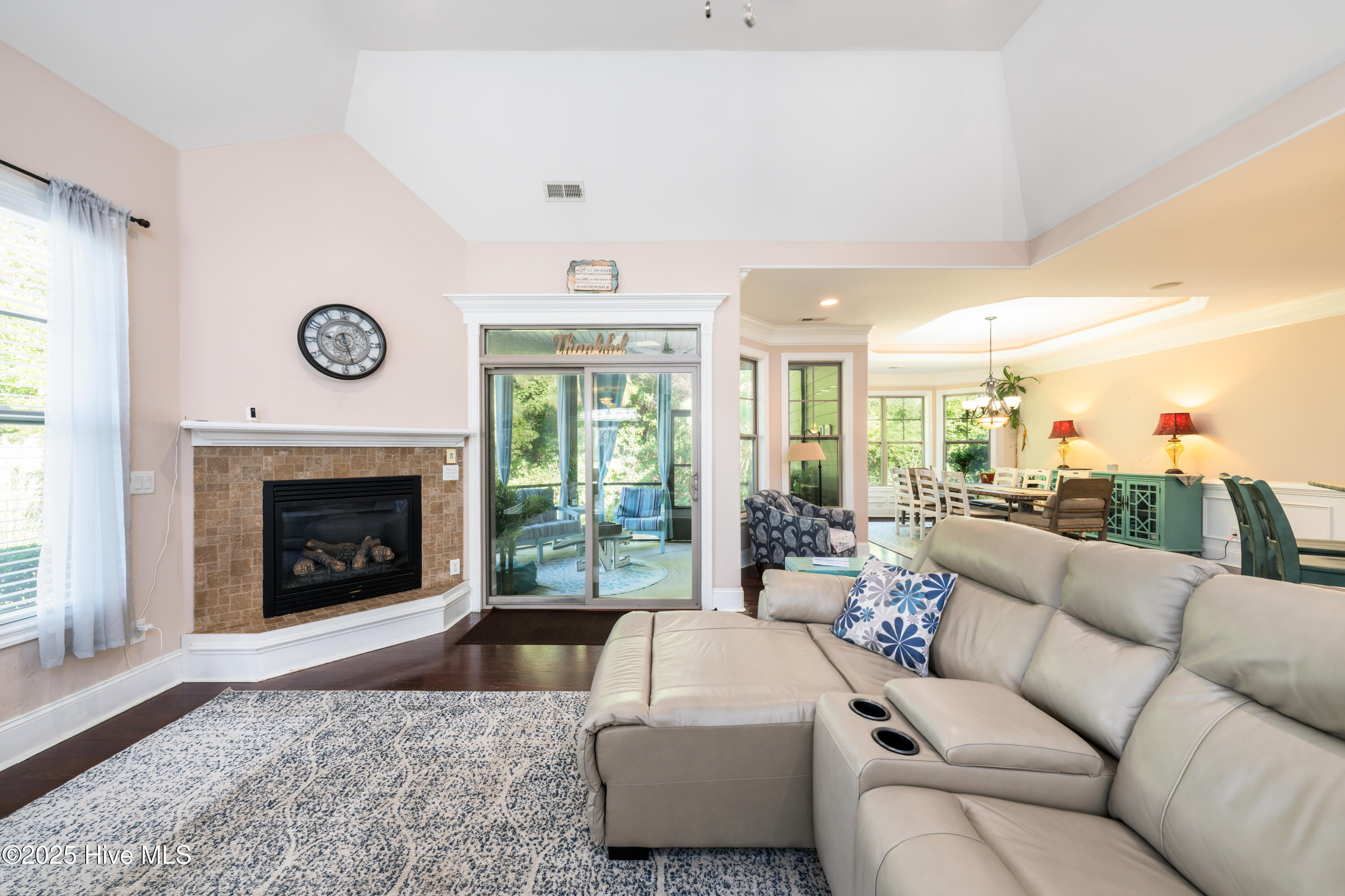 100535400 | Photo 16