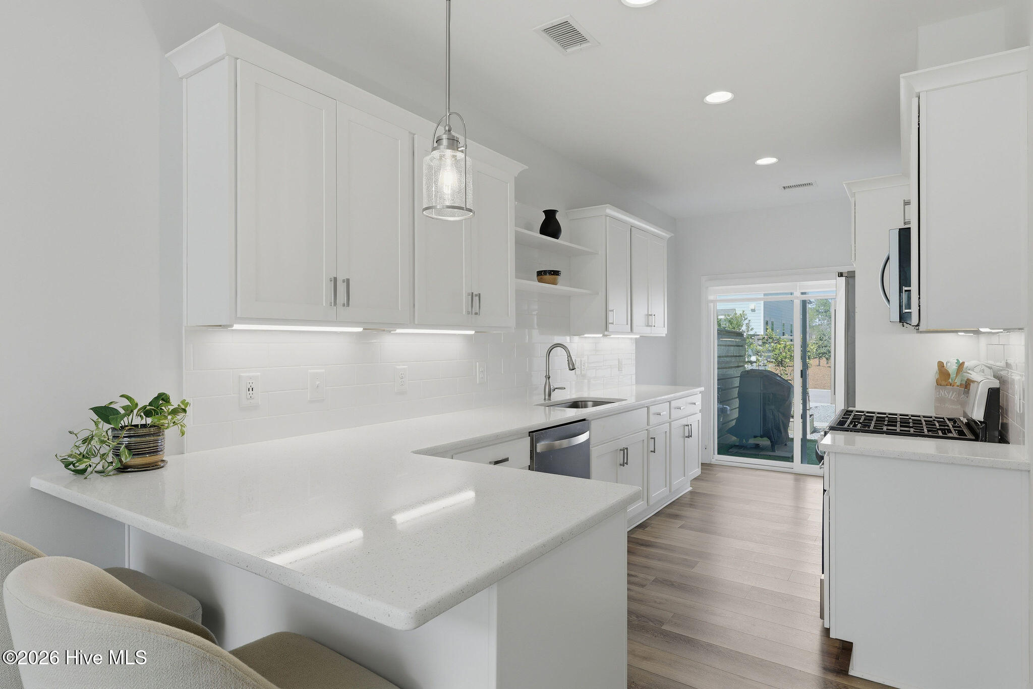 100567666 | Photo 15