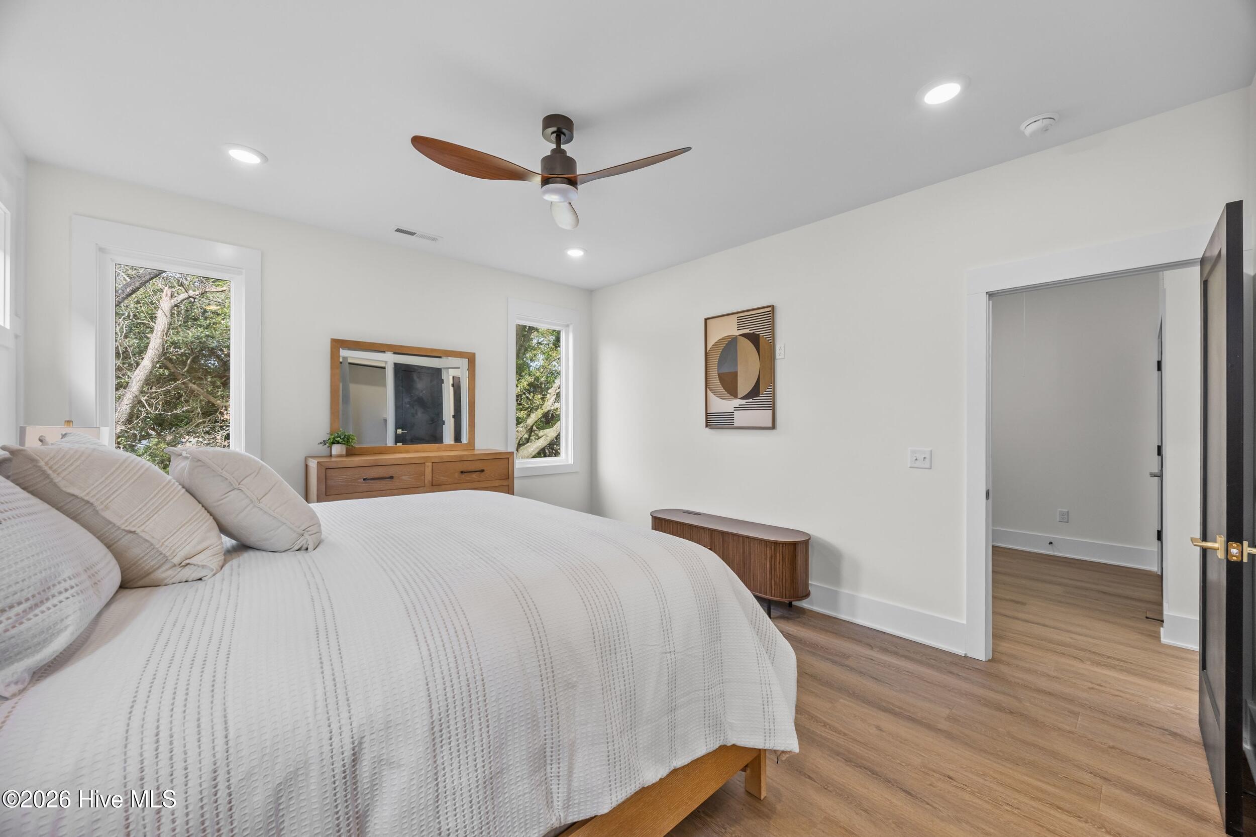 100566650 | Photo 23