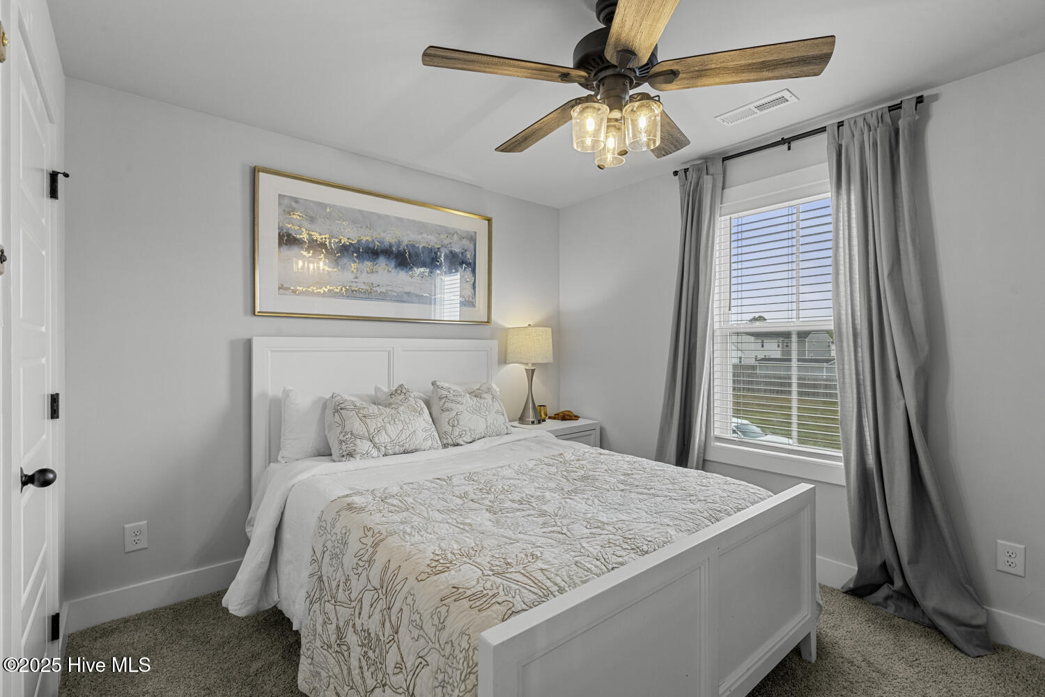 100543242 | Photo 30