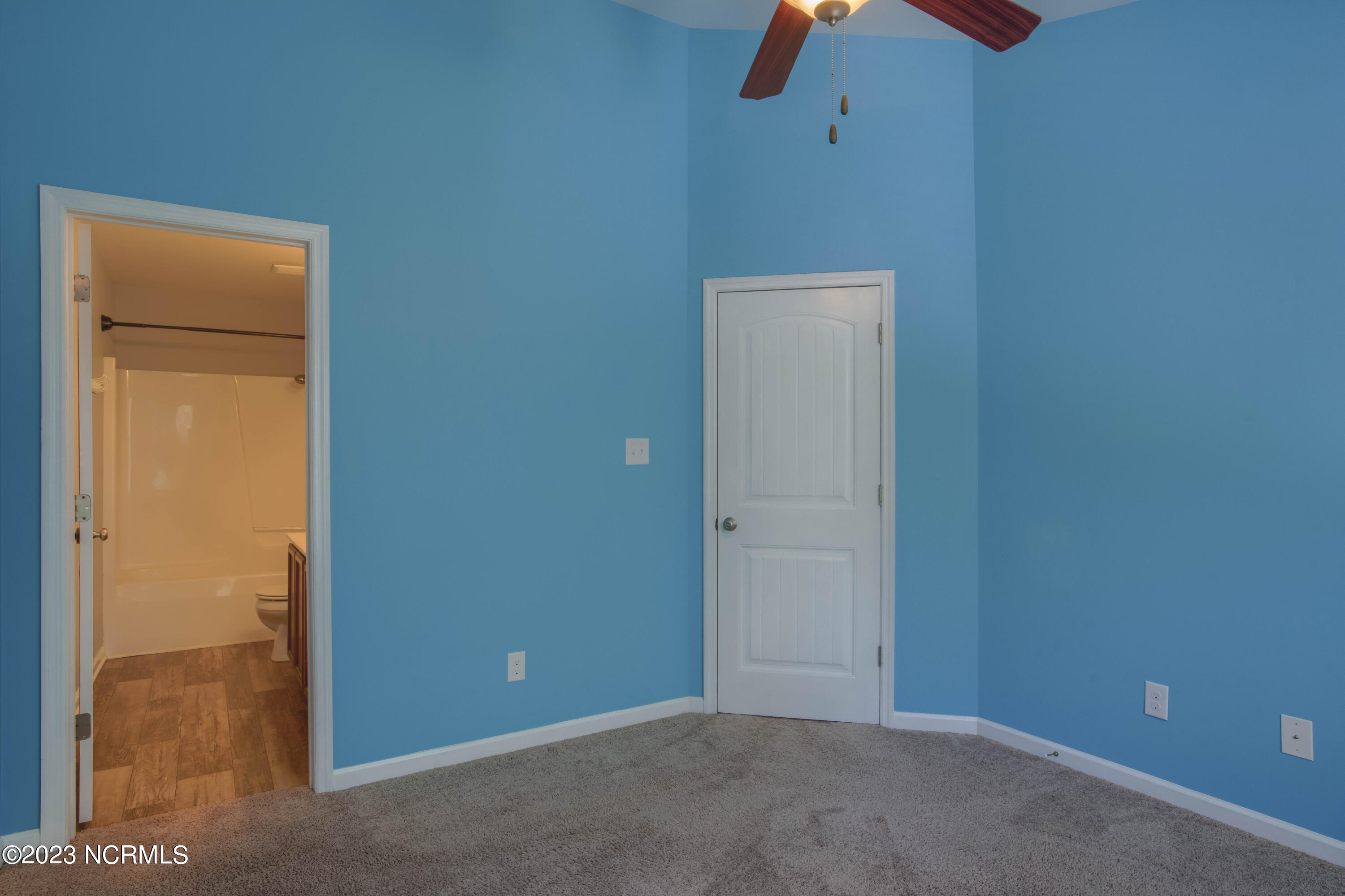 100534630 | Photo 27