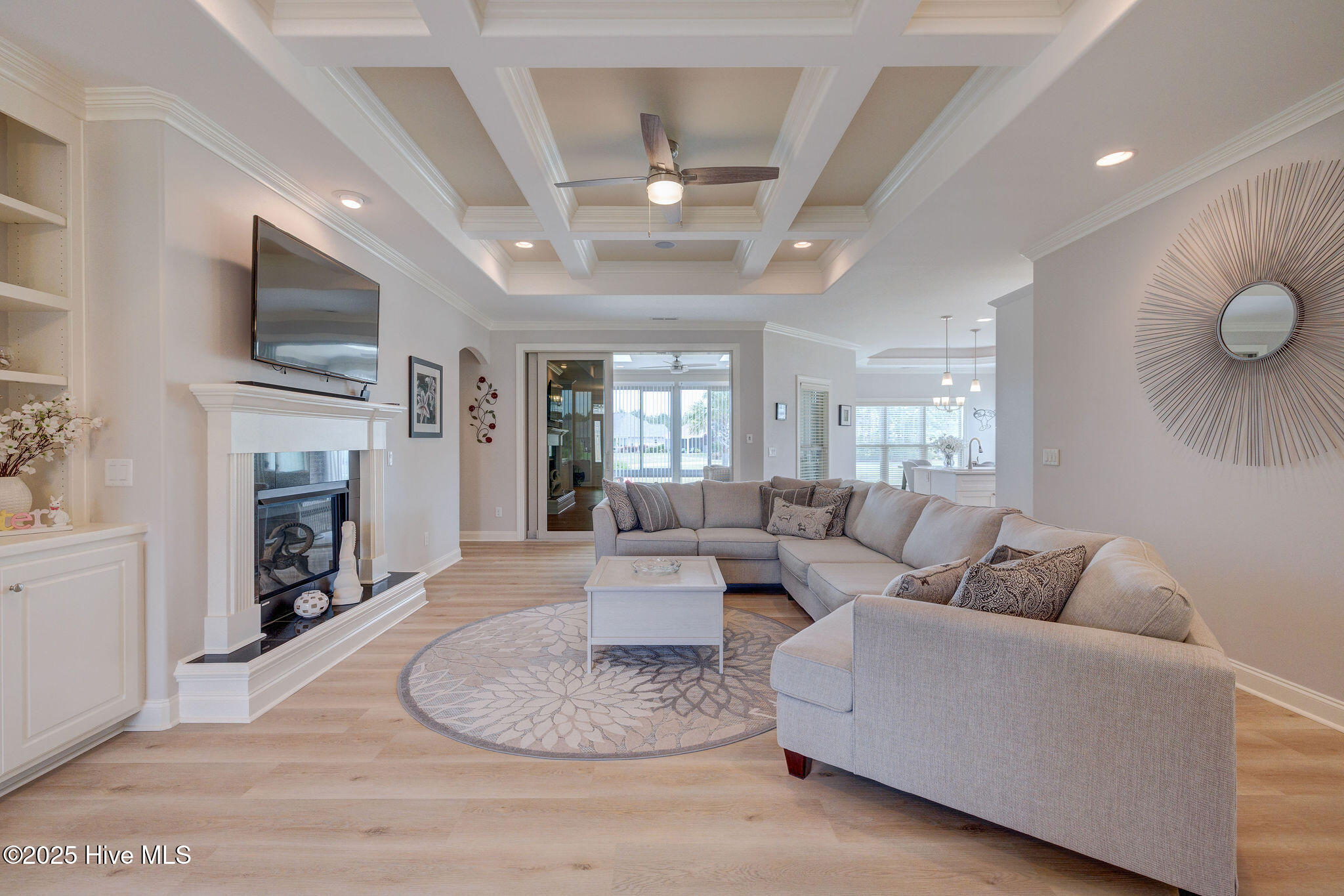 100549436 | Photo 12