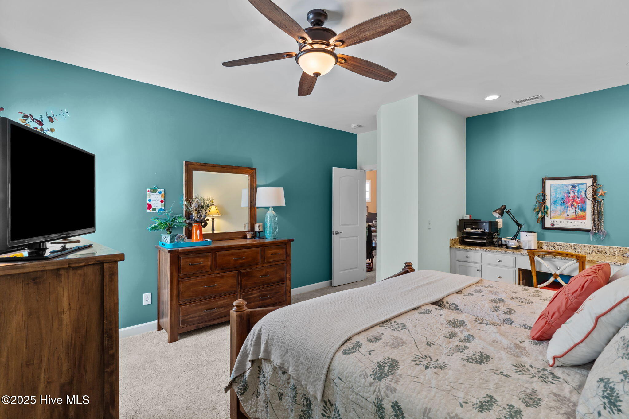 100540381 | Photo 28