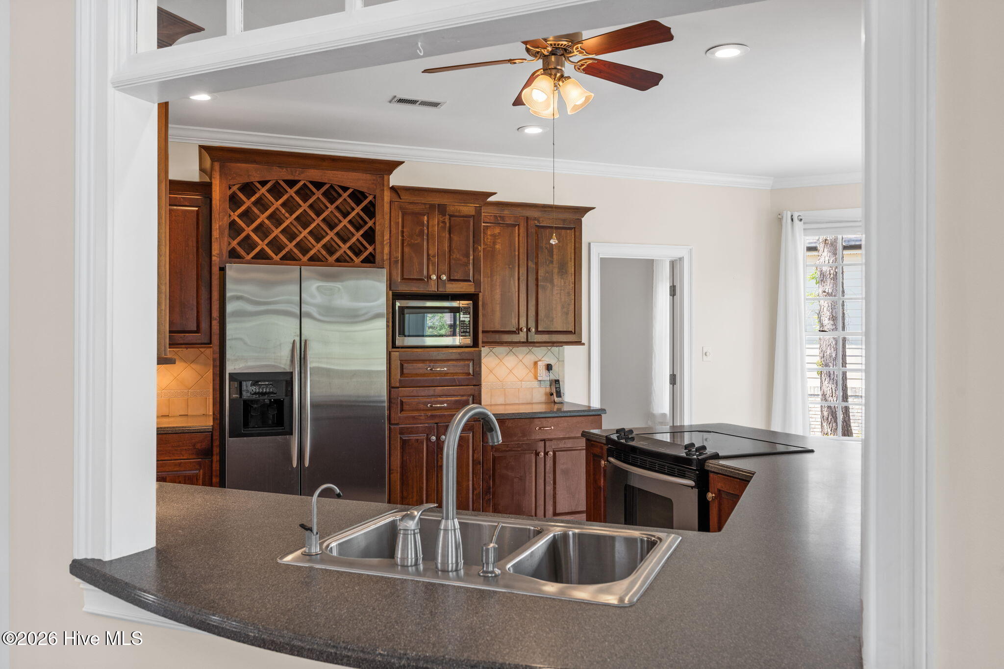 100569598 | Photo 19