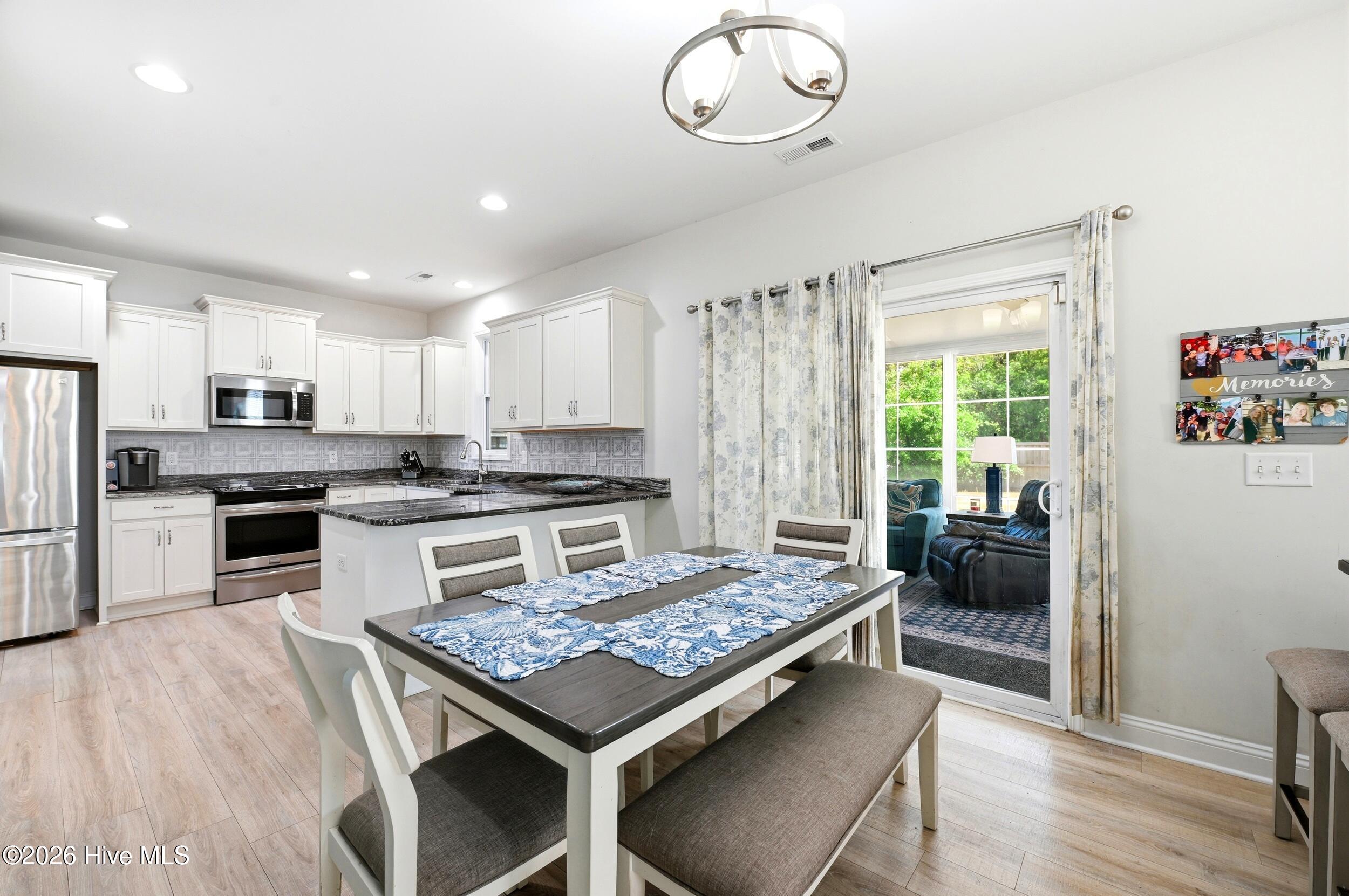 100567137 | Photo 12