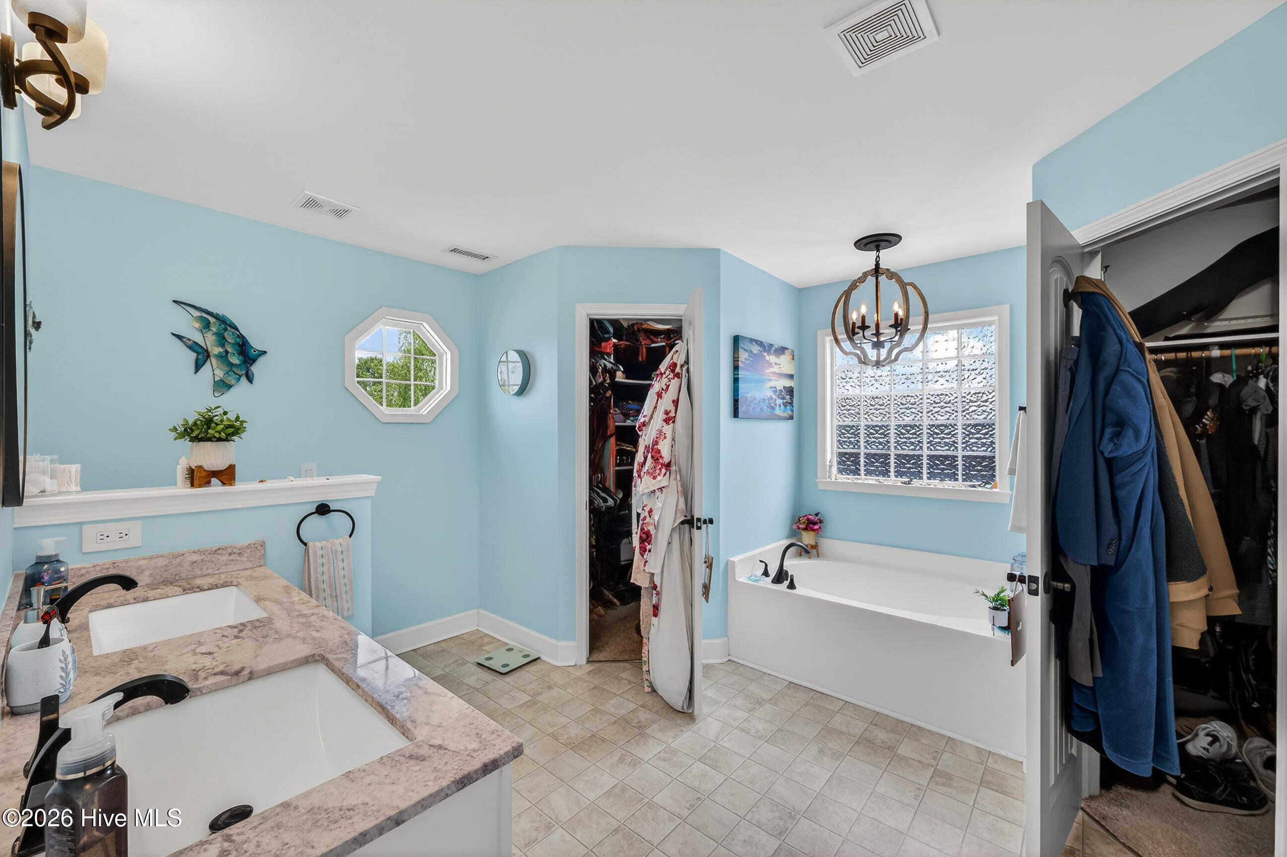 100567019 | Photo 26