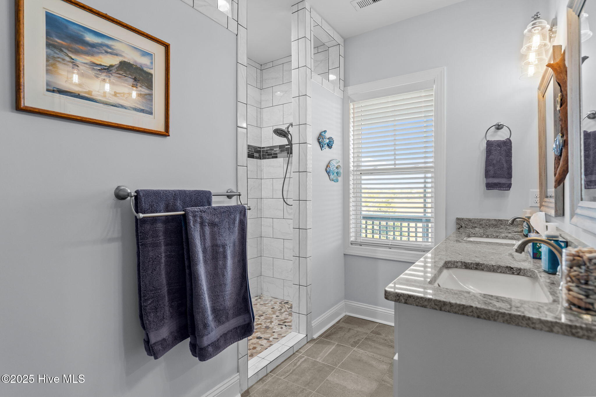 100543391 | Photo 33