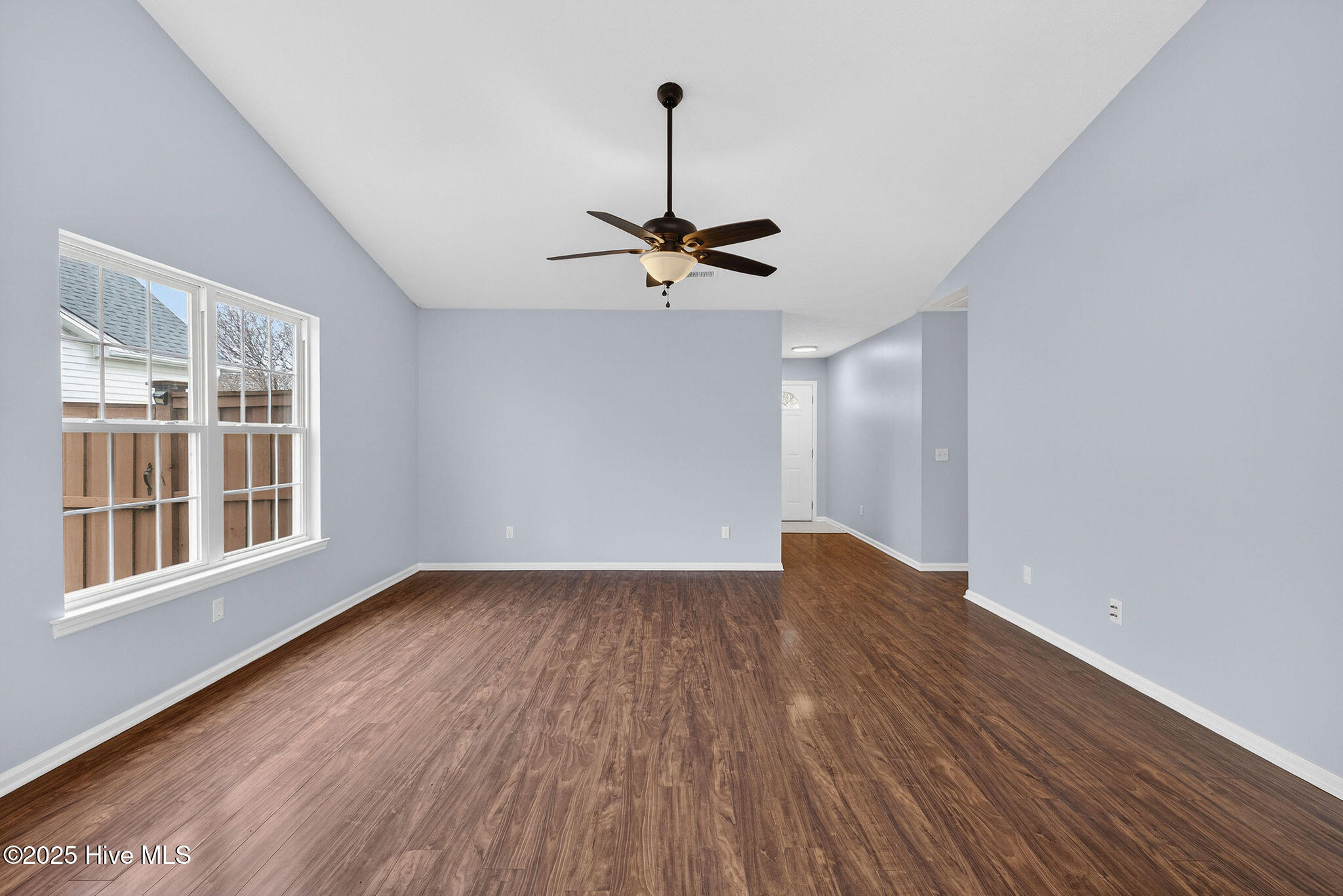 100543965 | Photo 11