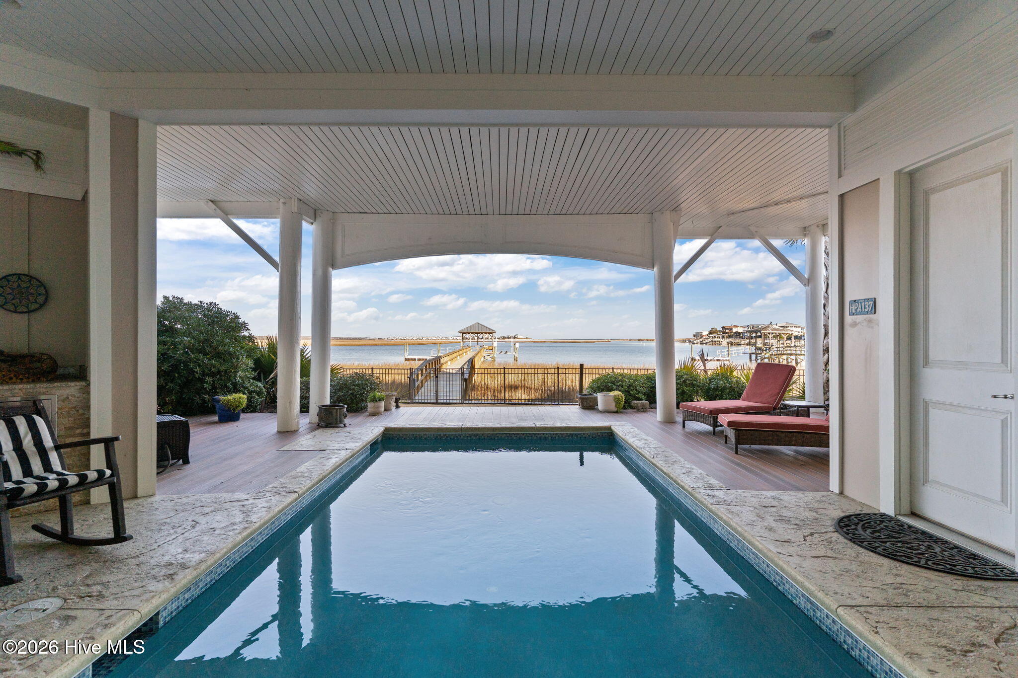 100554777 | Photo 74