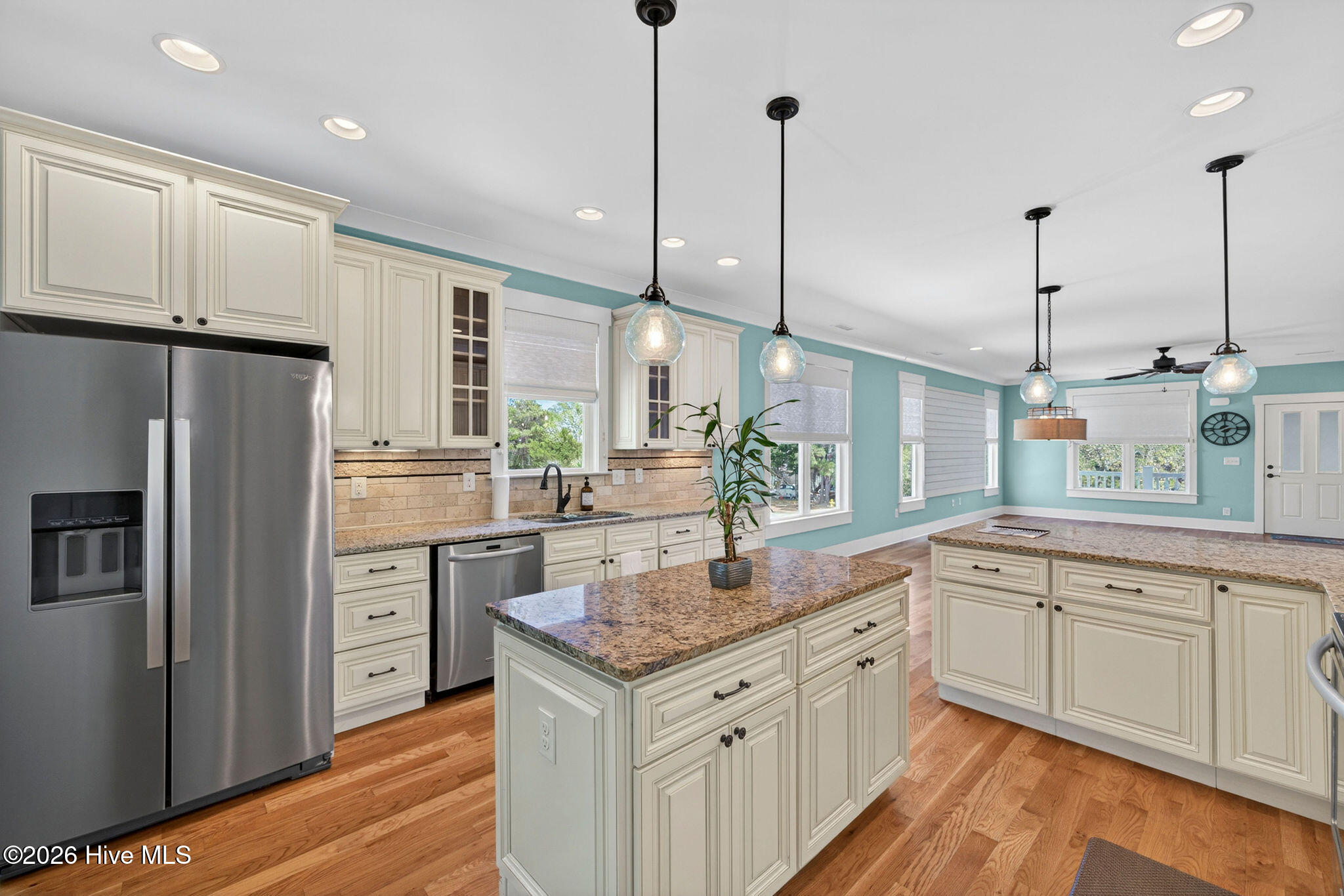 100548622 | Photo 19