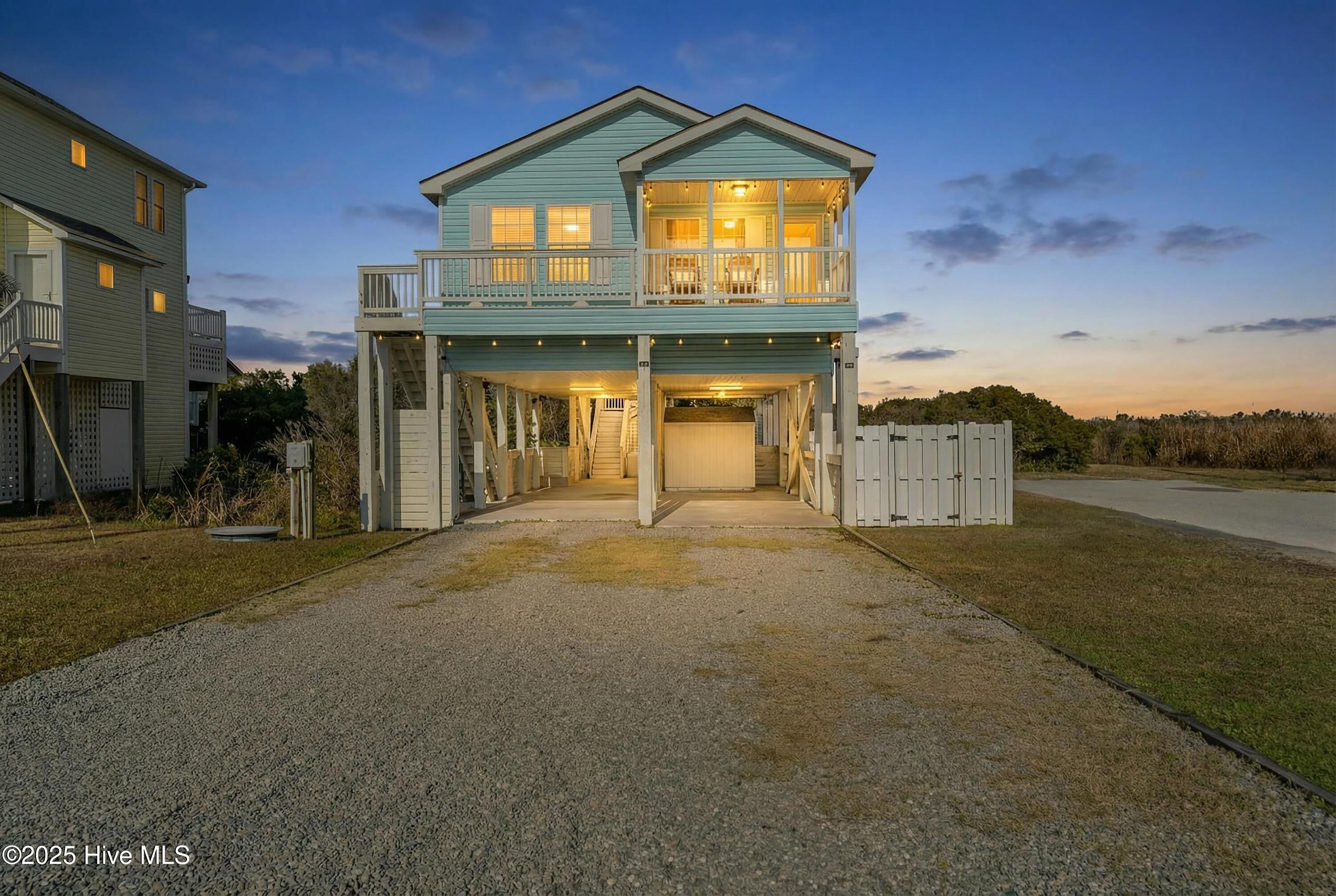 100544143 | Photo 41