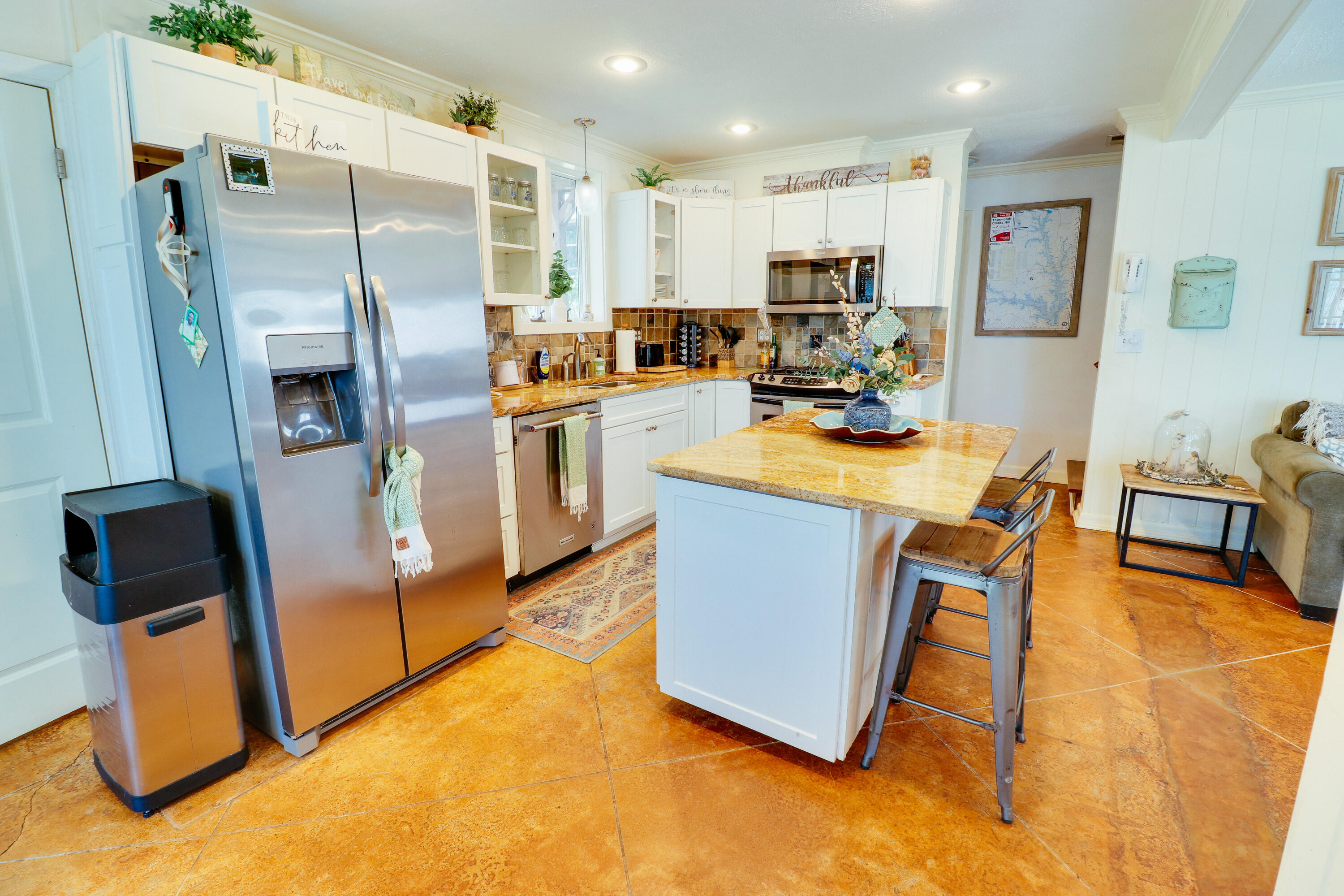 1061 Delaware Dr-13
