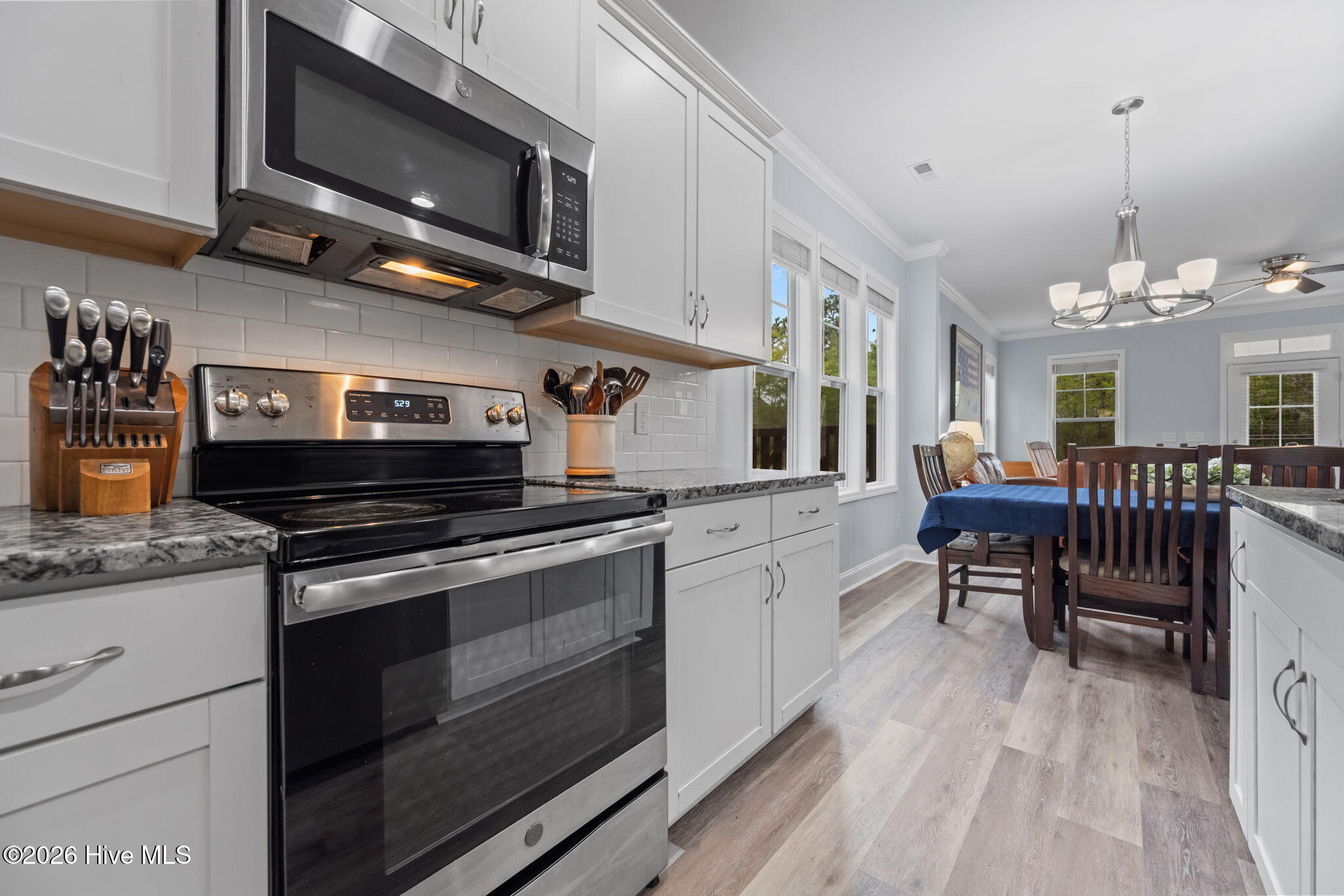 100565759 | Photo 13