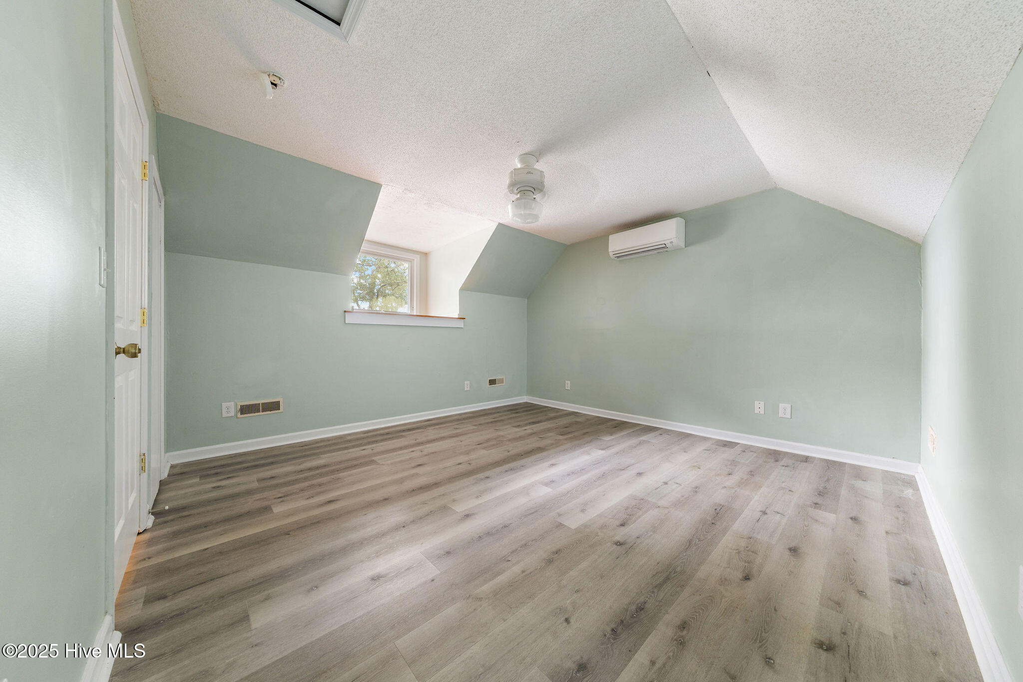 100546976 | Photo 22