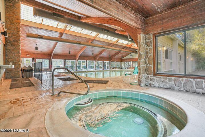 100570549 | Photo 64