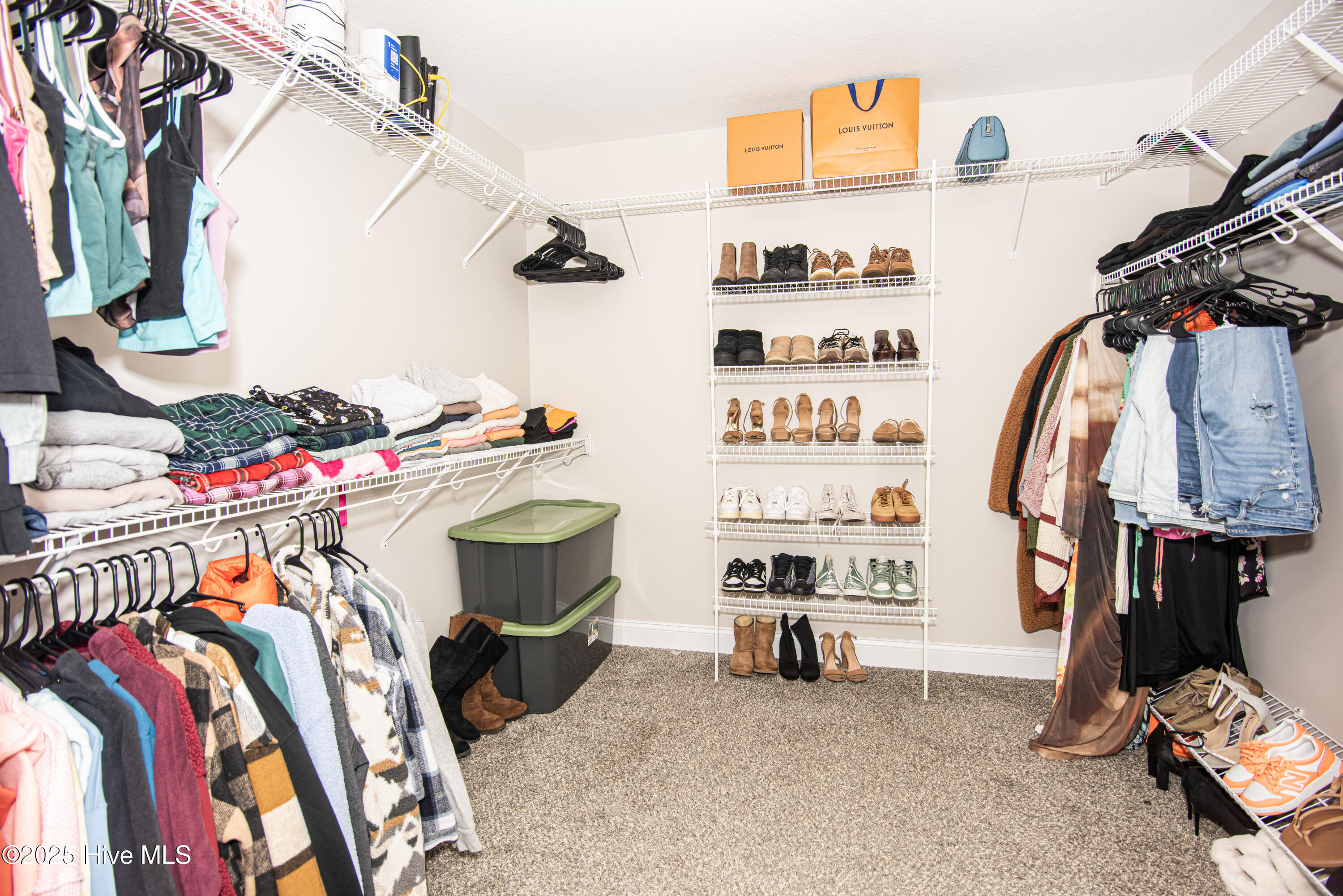 100544525 | Photo 30