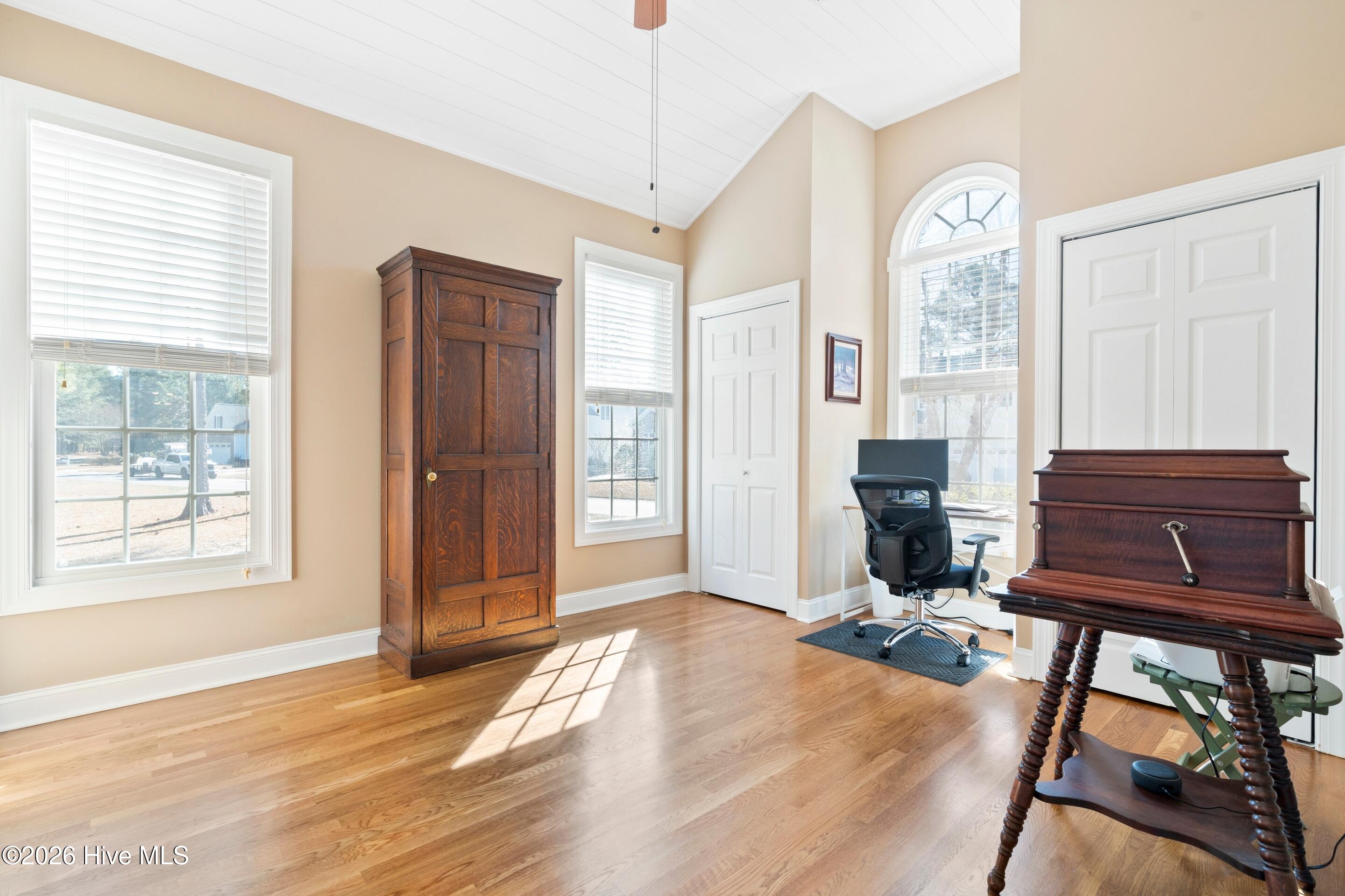 100549432 | Photo 28