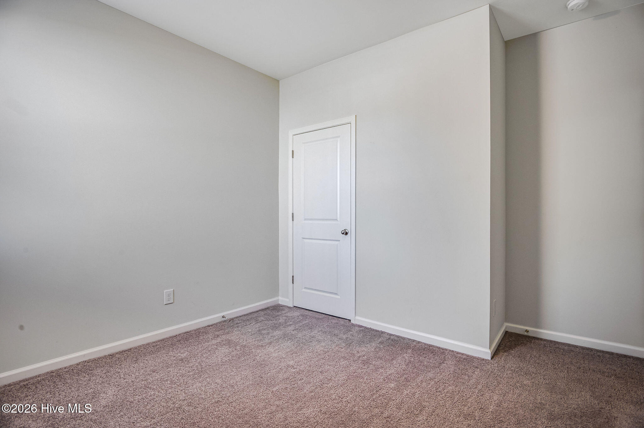 100562701 | Photo 36