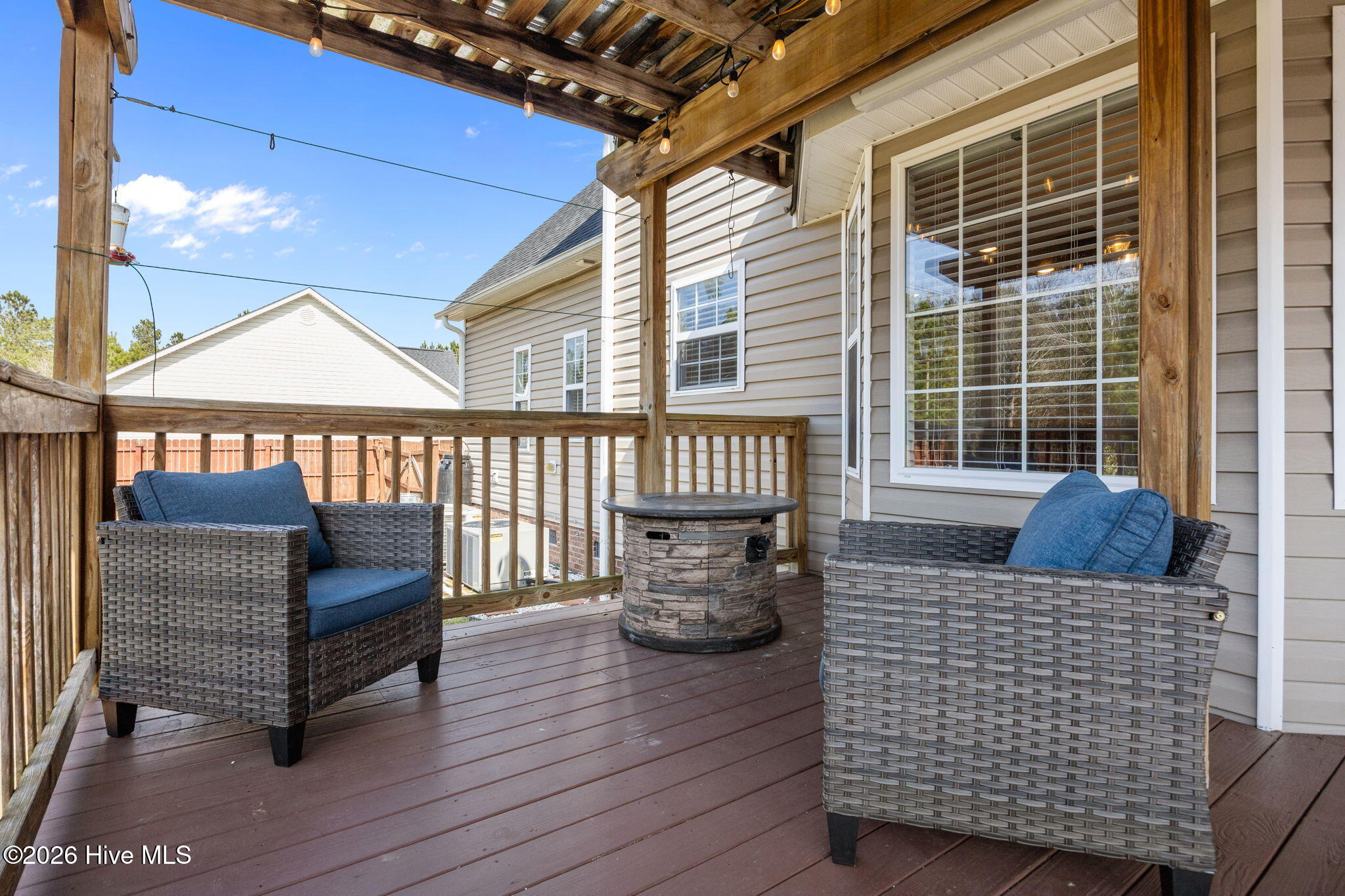 100558260 | Photo 38