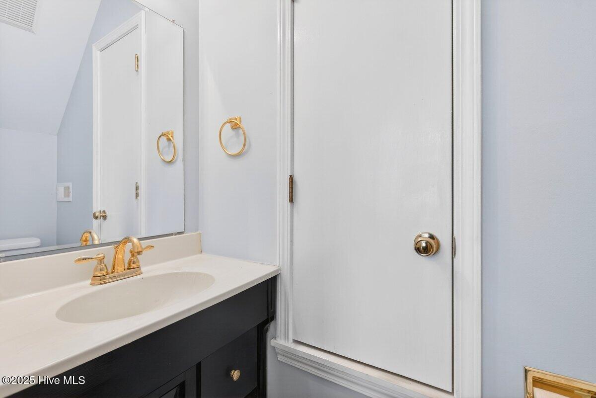 100545270 | Photo 21