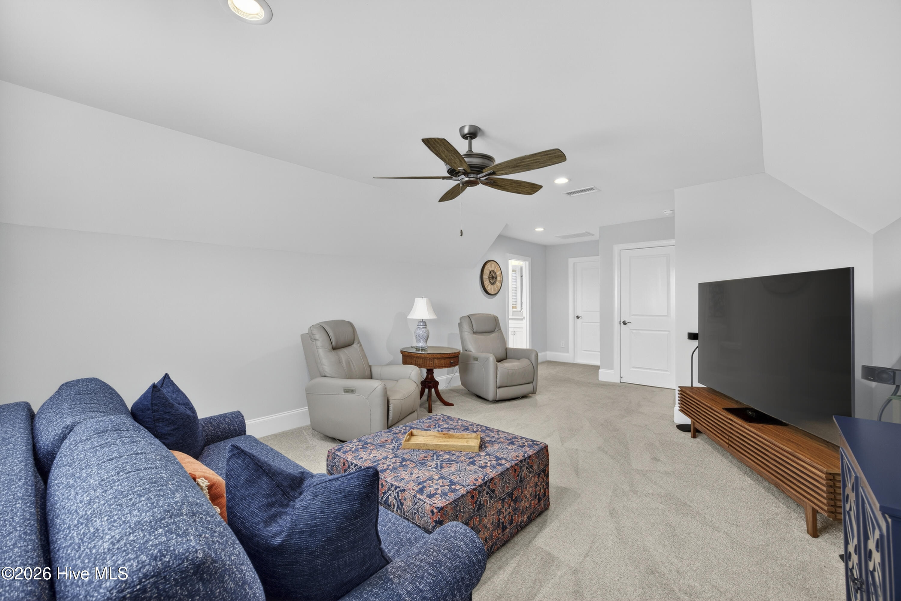 100551678 | Photo 48