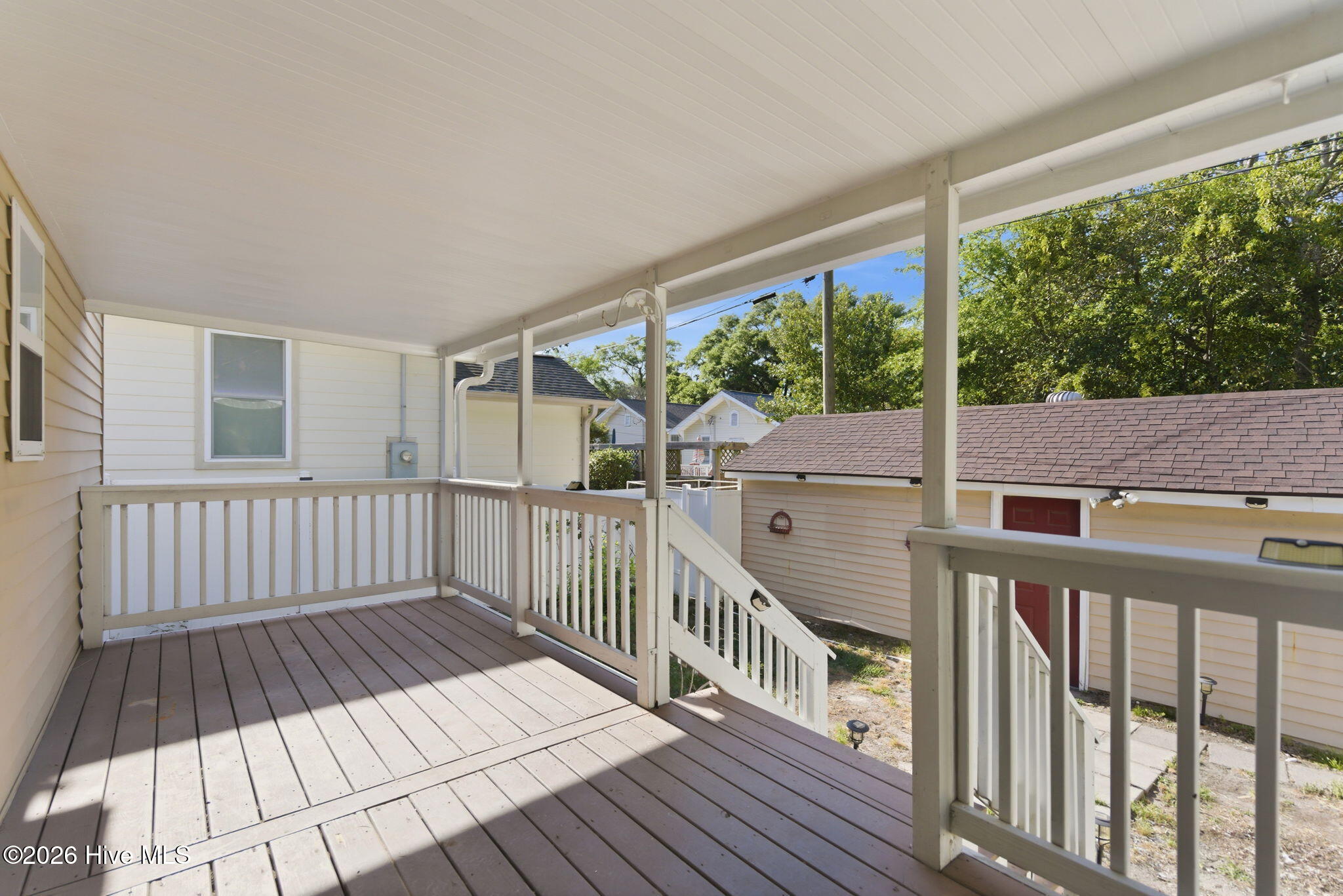 100569211 | Photo 33