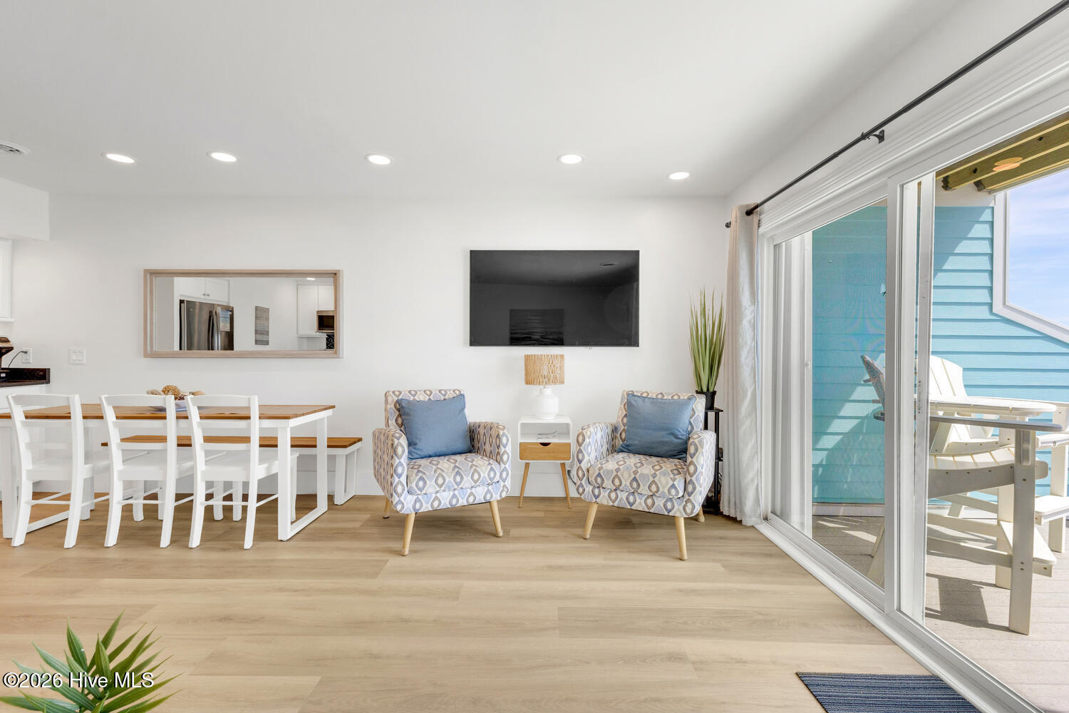 100569348 | Photo 14