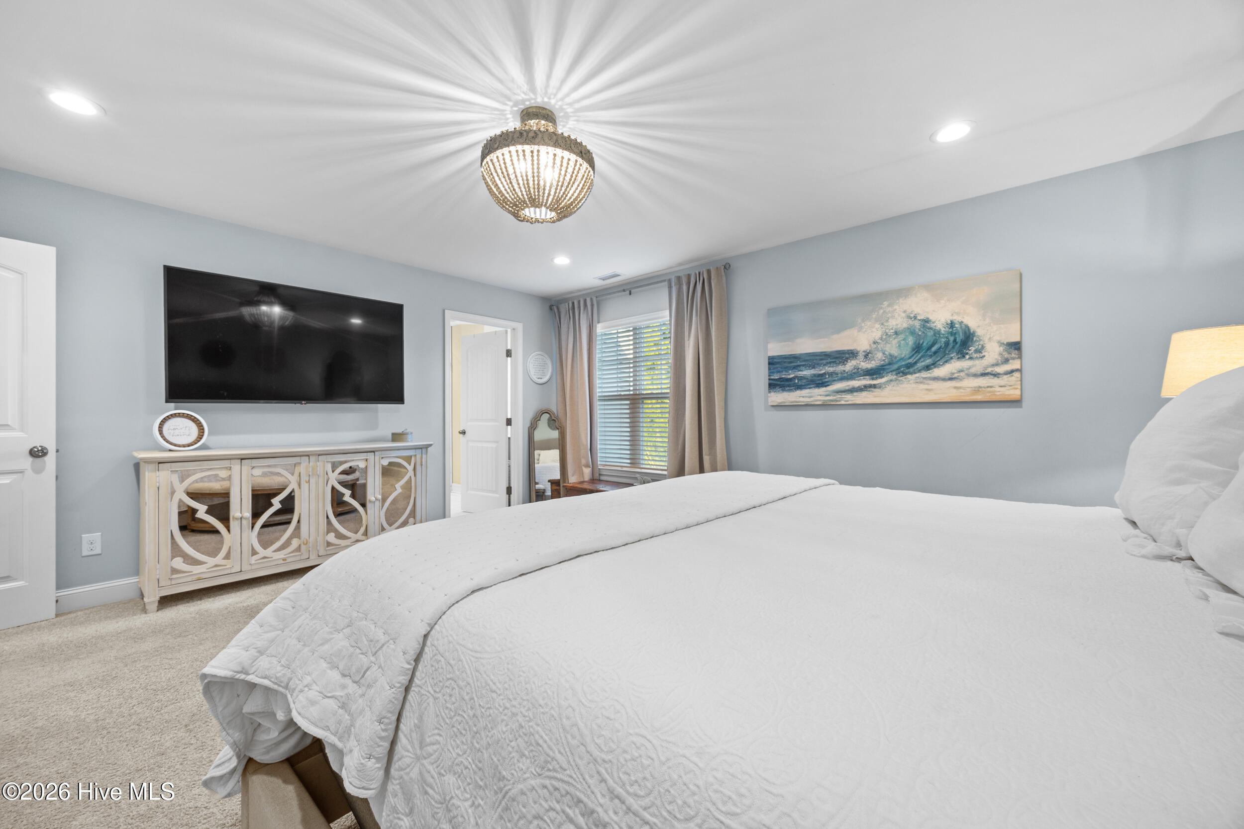 100566940 | Photo 42