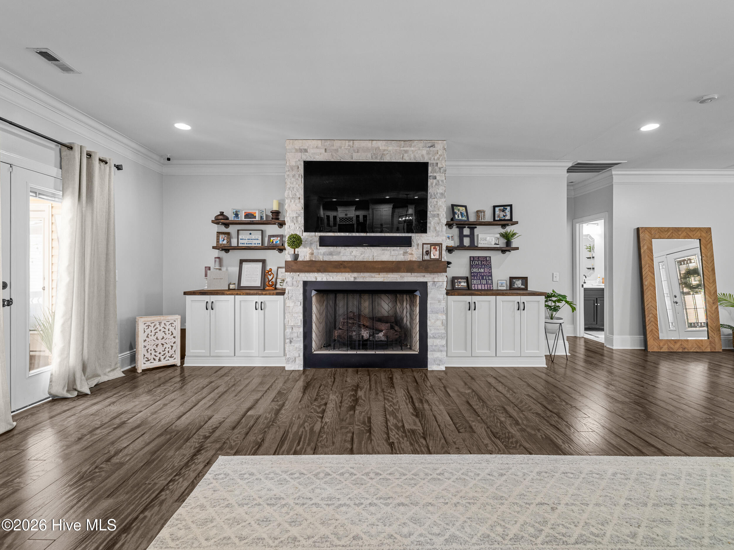 100557590 | Photo 19