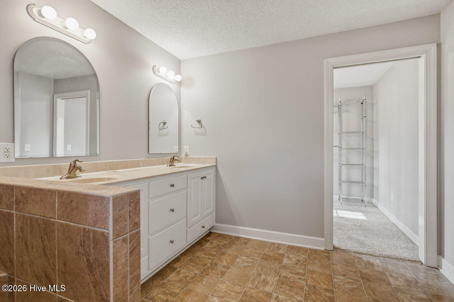 100559475 | Photo 21